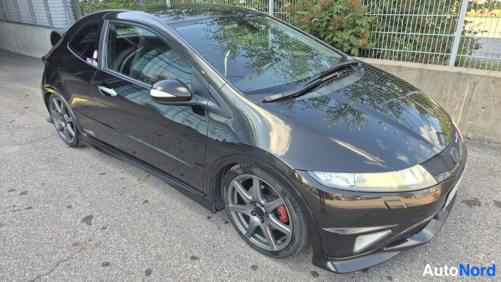 Ruskea Honda Civic 2007, etuviisto, keula oikealle, kuva 2