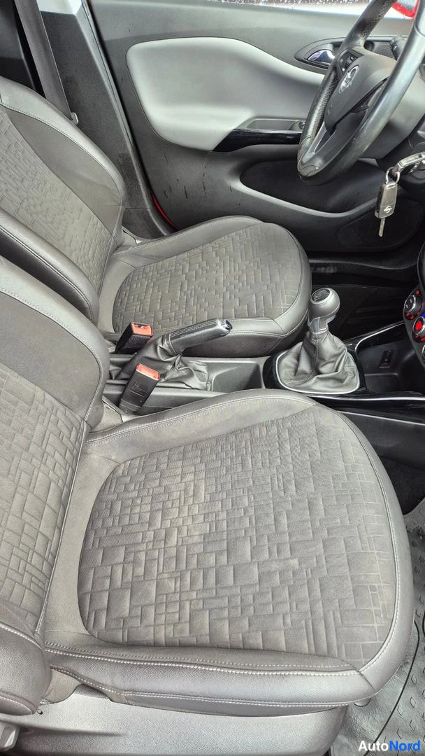 Punainen Opel Corsa 2016, etuistuimet, kuva 11