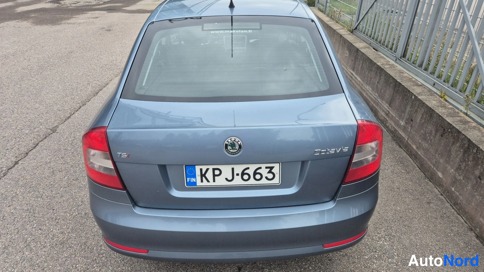 Sininen Skoda Octavia 2010, takaa, kuva 8