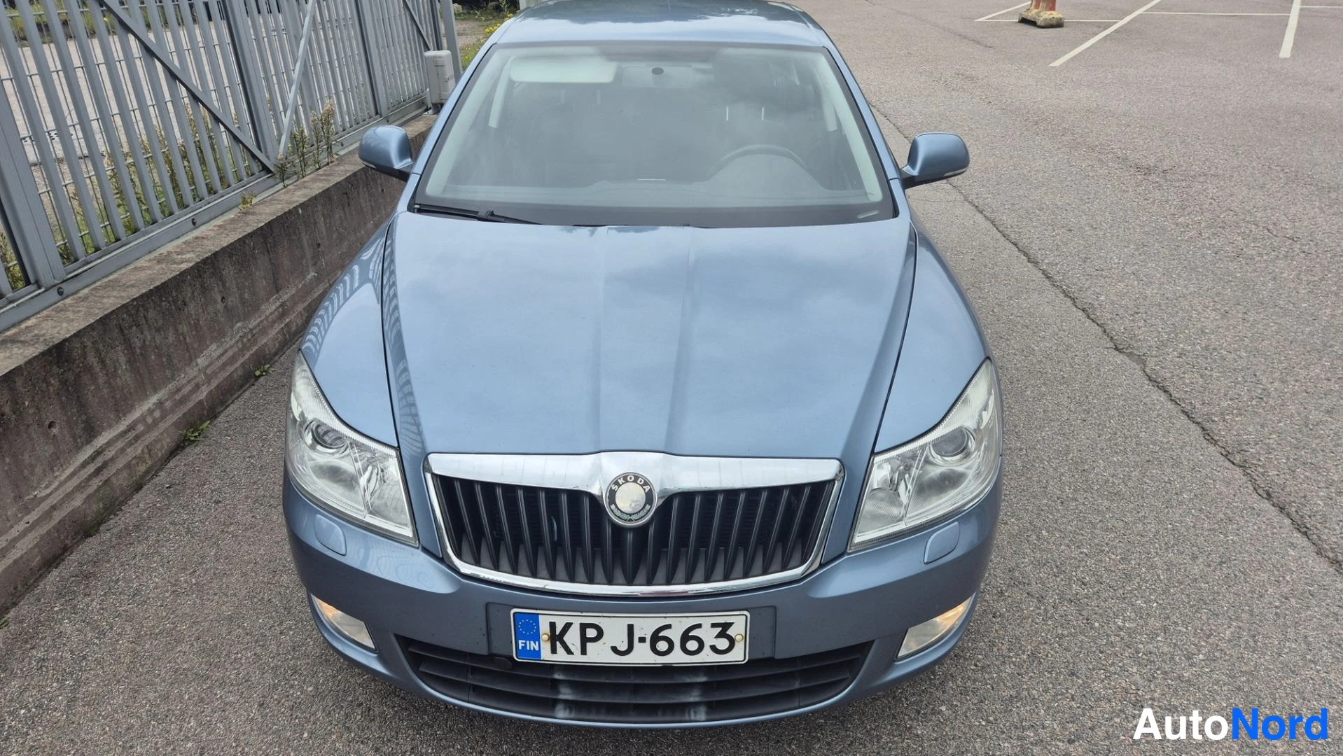 Sininen Skoda Octavia 2010, edestä, kuva 5