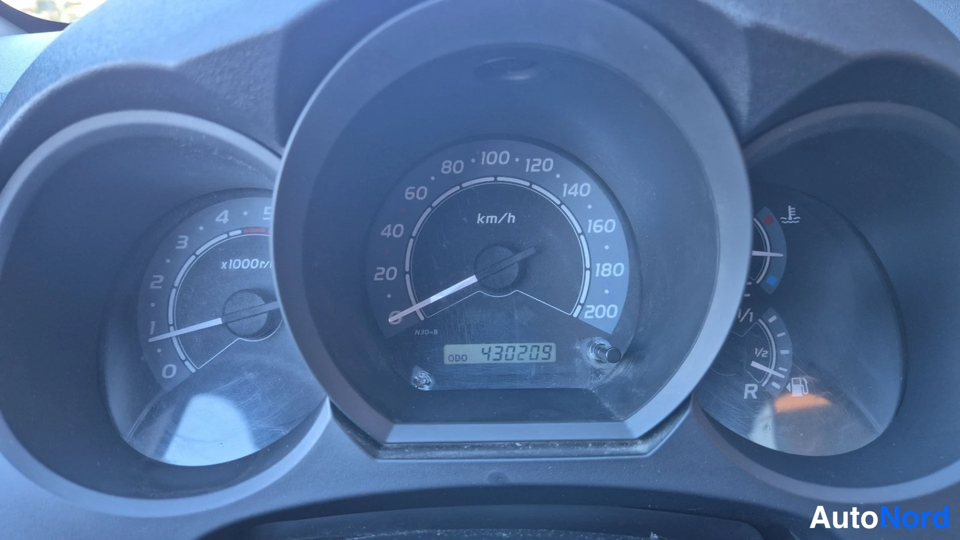Musta Toyota Hilux 2011, yksityiskohta, kuva 13