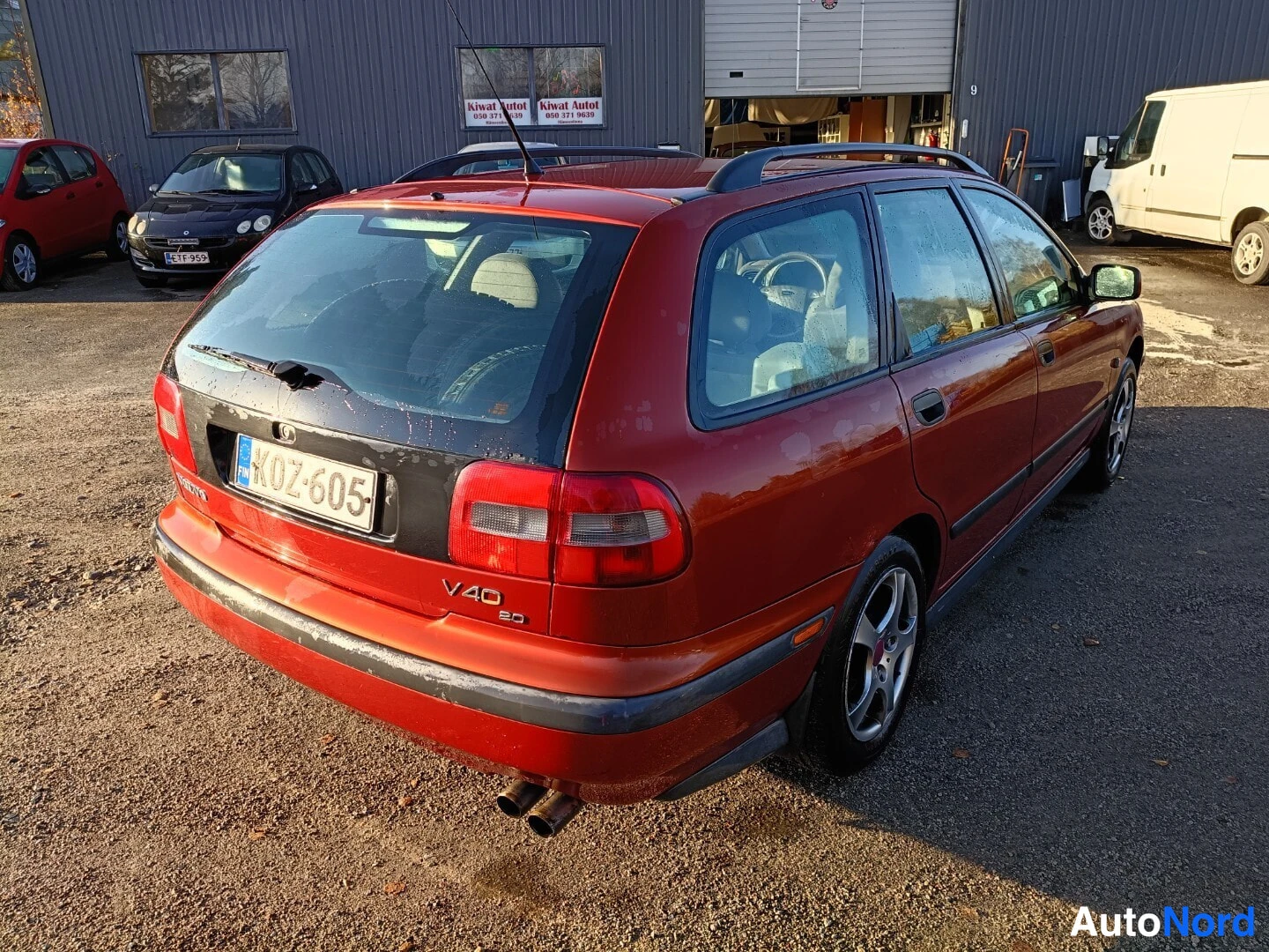 Oranssi Volvo V40 1998, takaviisto, kuva 5