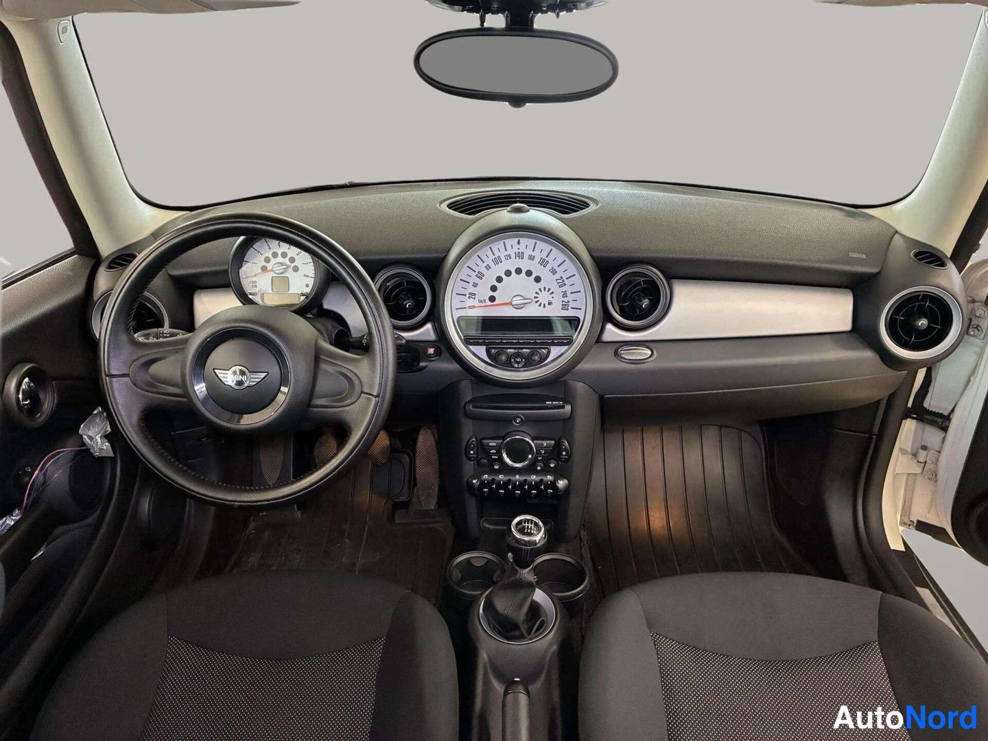 Valkoinen Mini Cooper 2010, sivulta, kuva 8