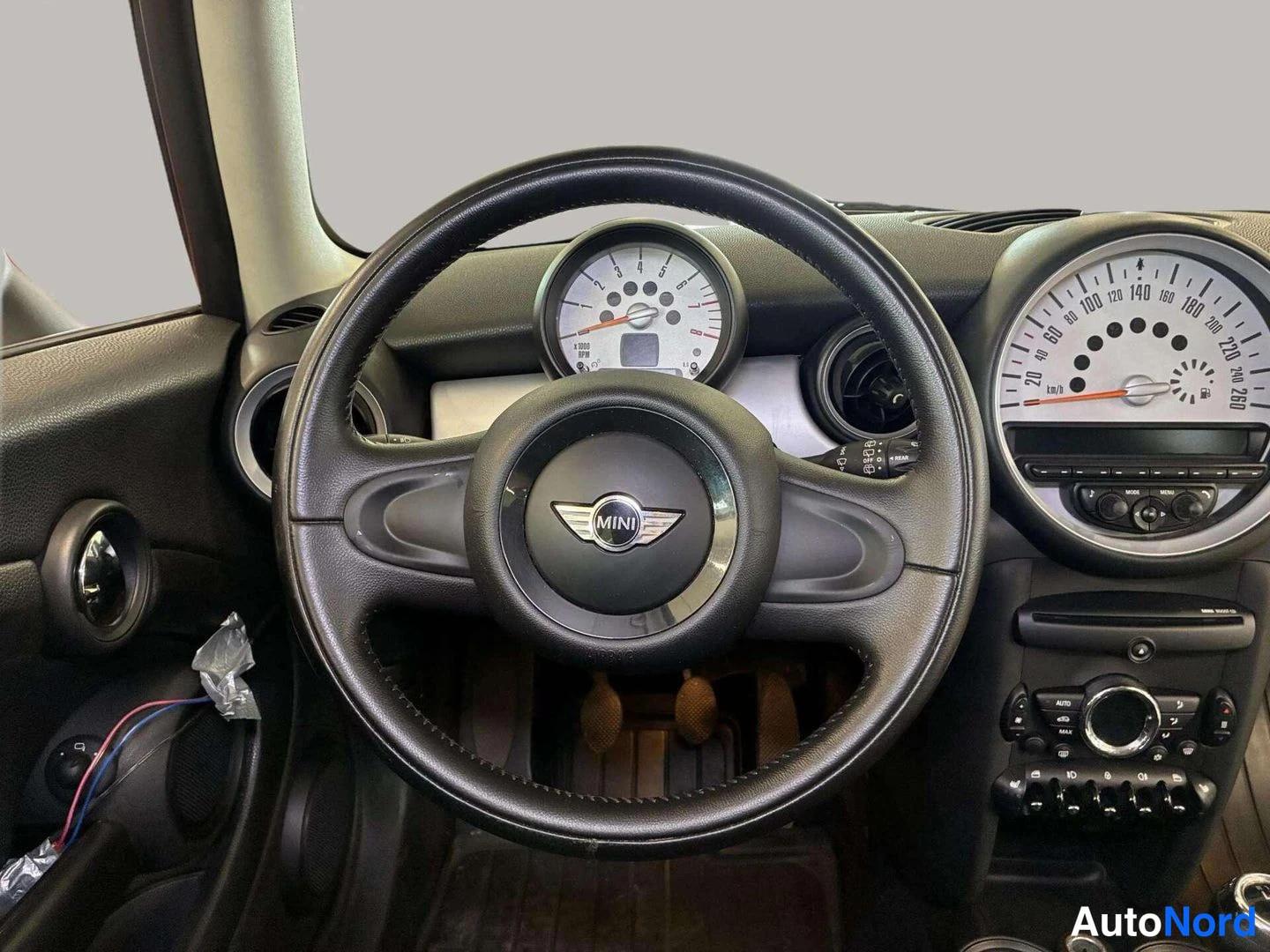 Valkoinen Mini Cooper 2010, kuva 17