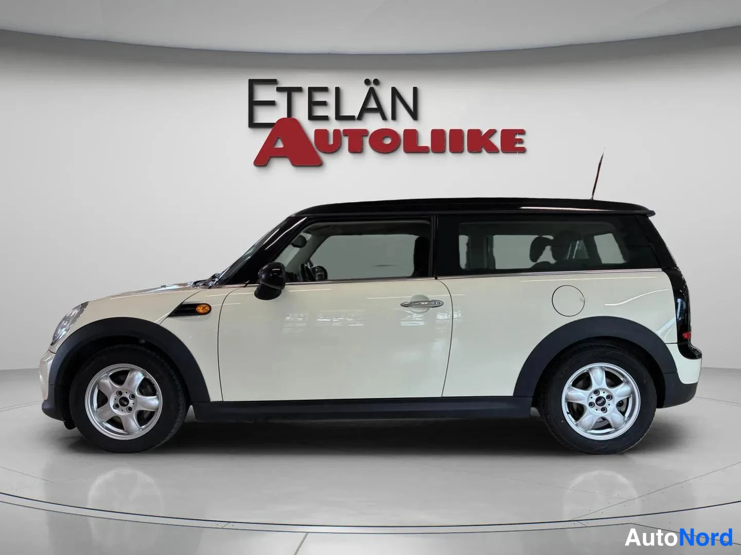 Valkoinen Mini Cooper 2010, sivulta, kuva 6