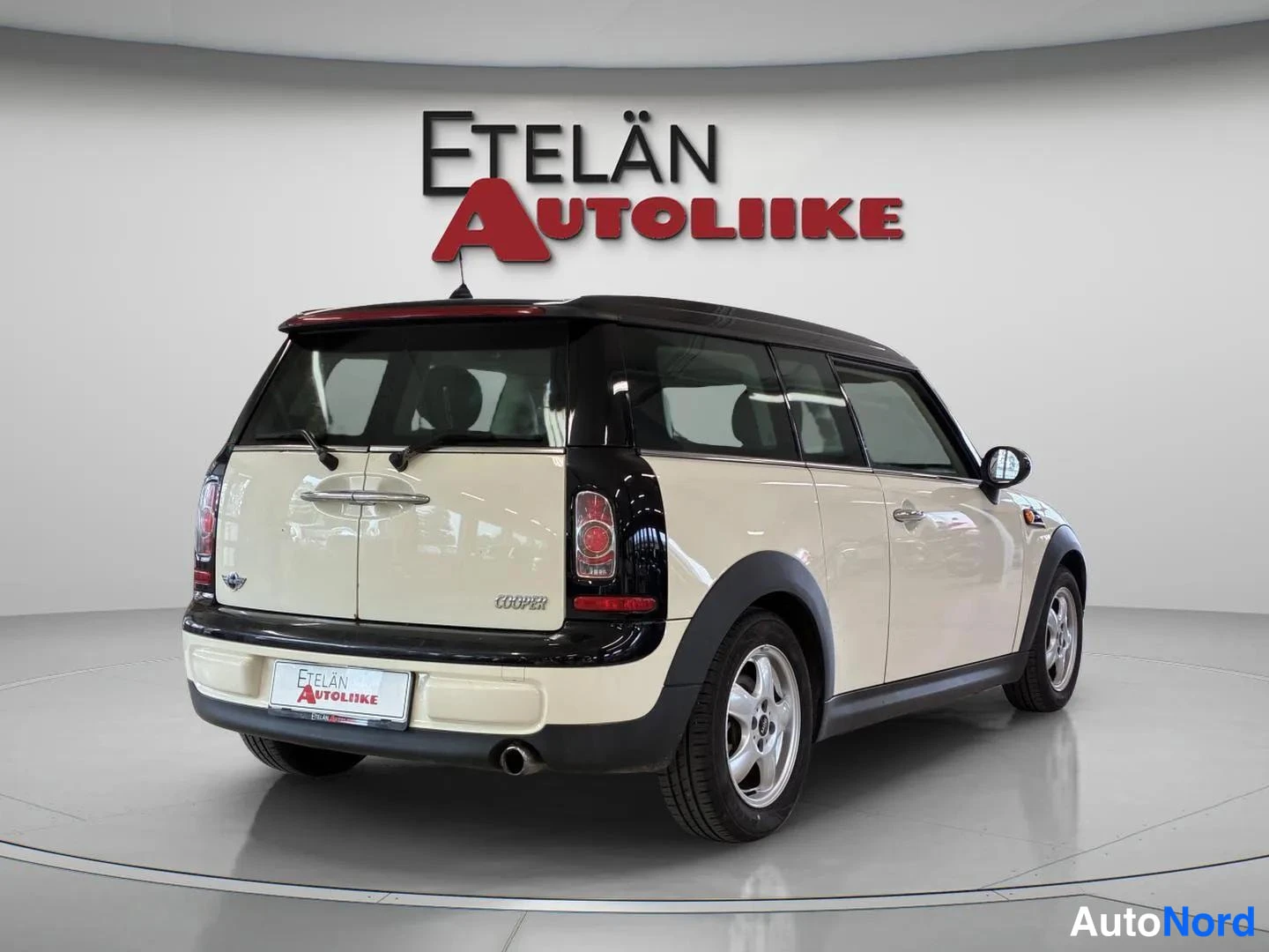 Valkoinen Mini Cooper 2010, takaviisto, kuva 11