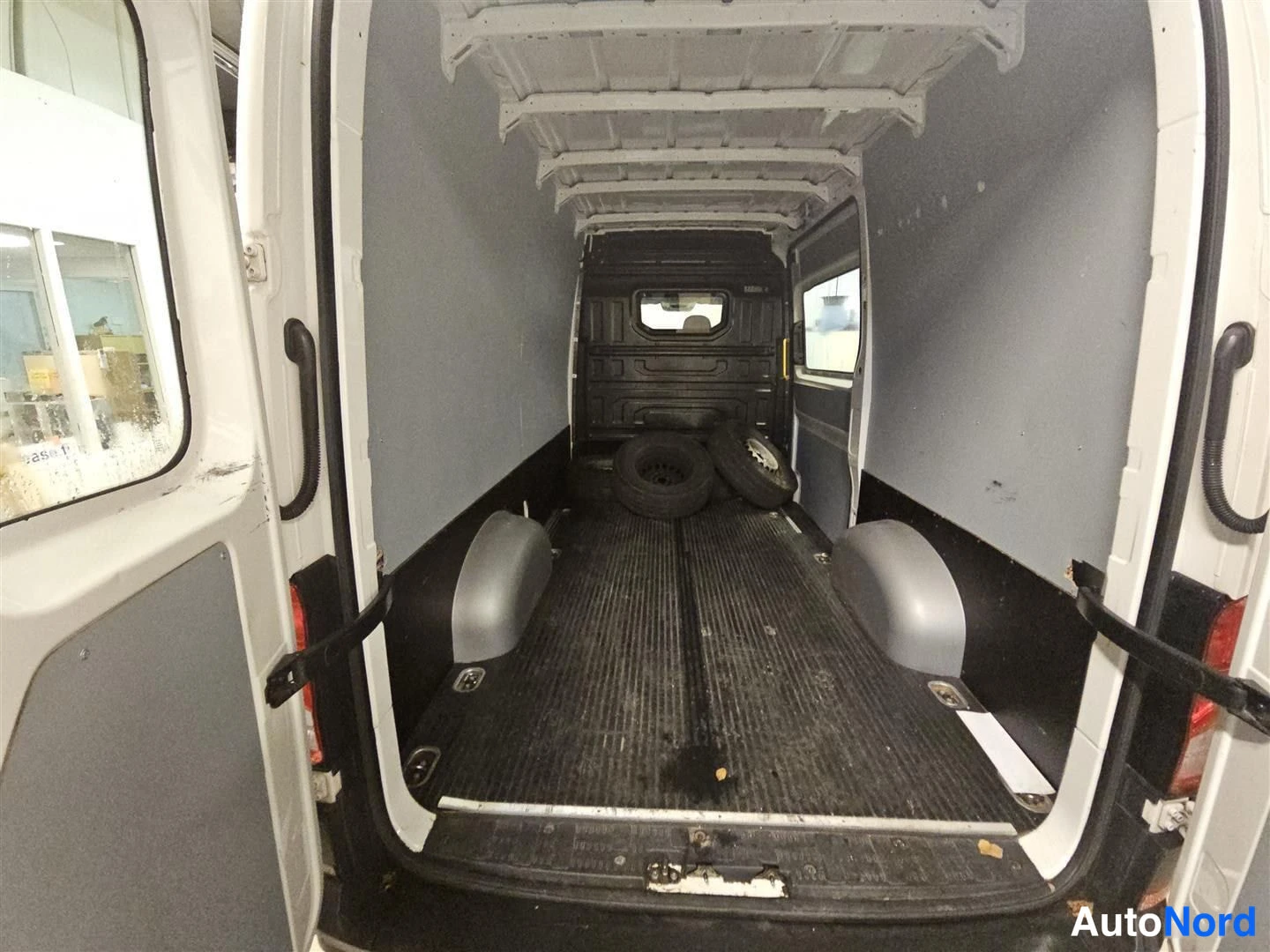 Valkoinen Volkswagen Crafter 2020, tavaratila, kuva 7