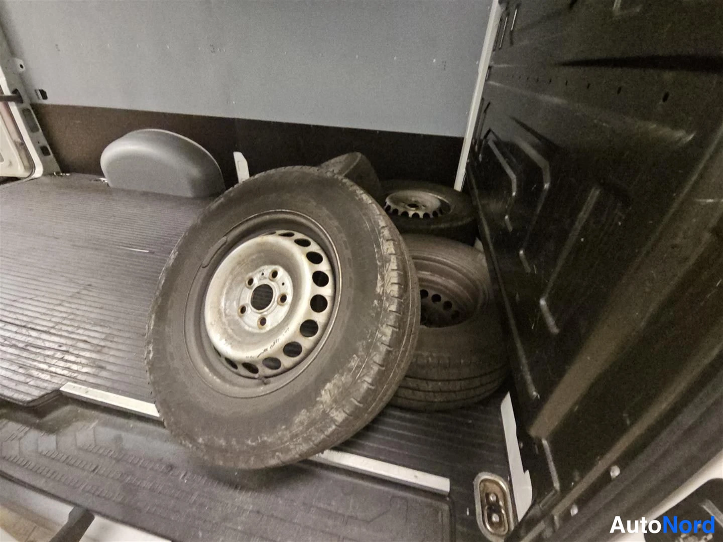 Valkoinen Volkswagen Crafter 2020, tavaratila, kuva 8