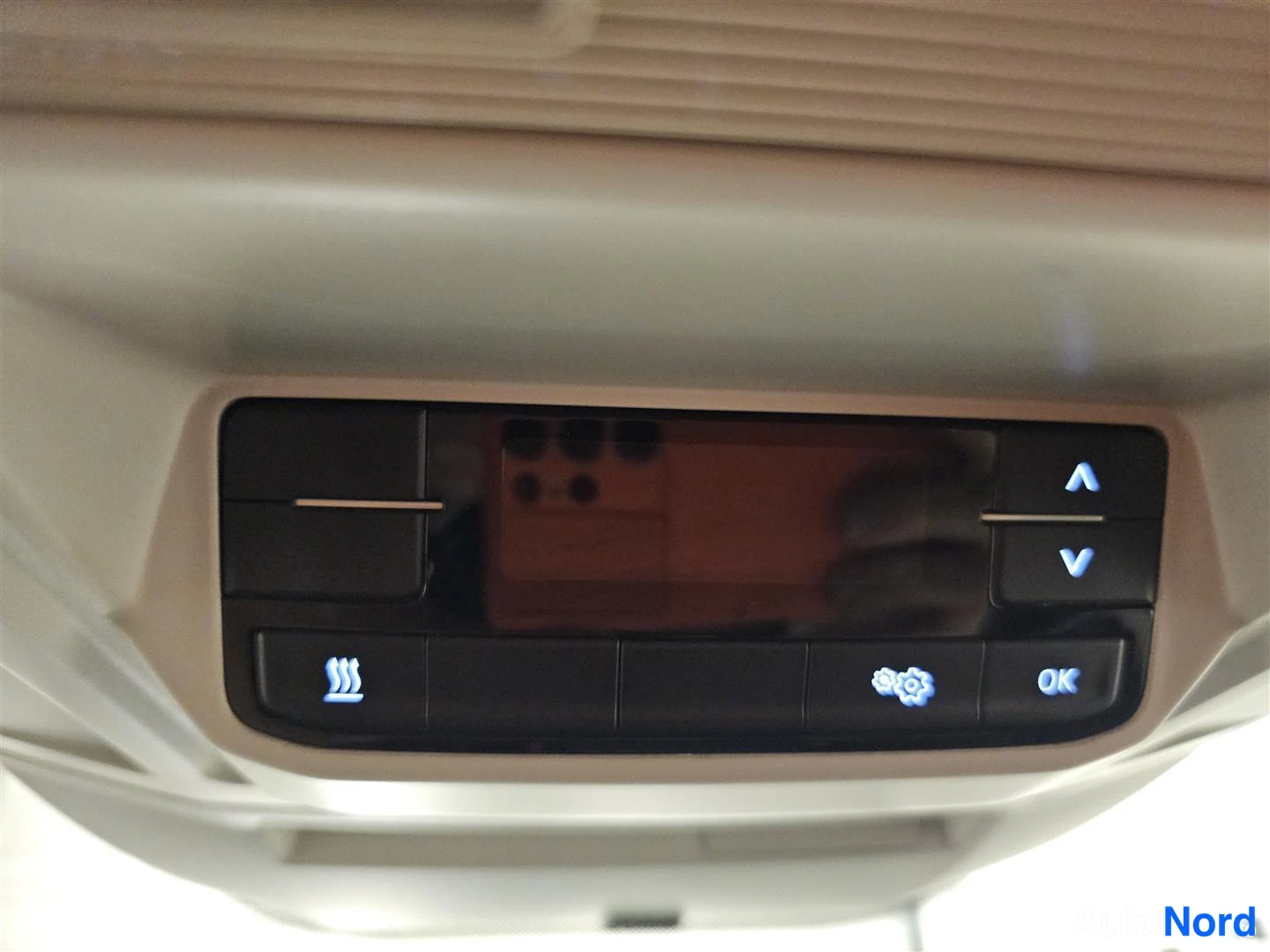 Valkoinen Volkswagen Crafter 2020, yksityiskohta, kuva 14
