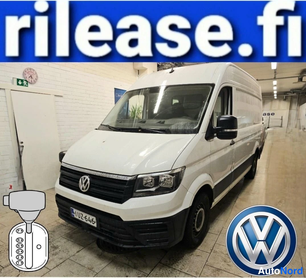 Valkoinen Volkswagen Crafter 2020, etuviisto, keula vasemmalle, kuva 2