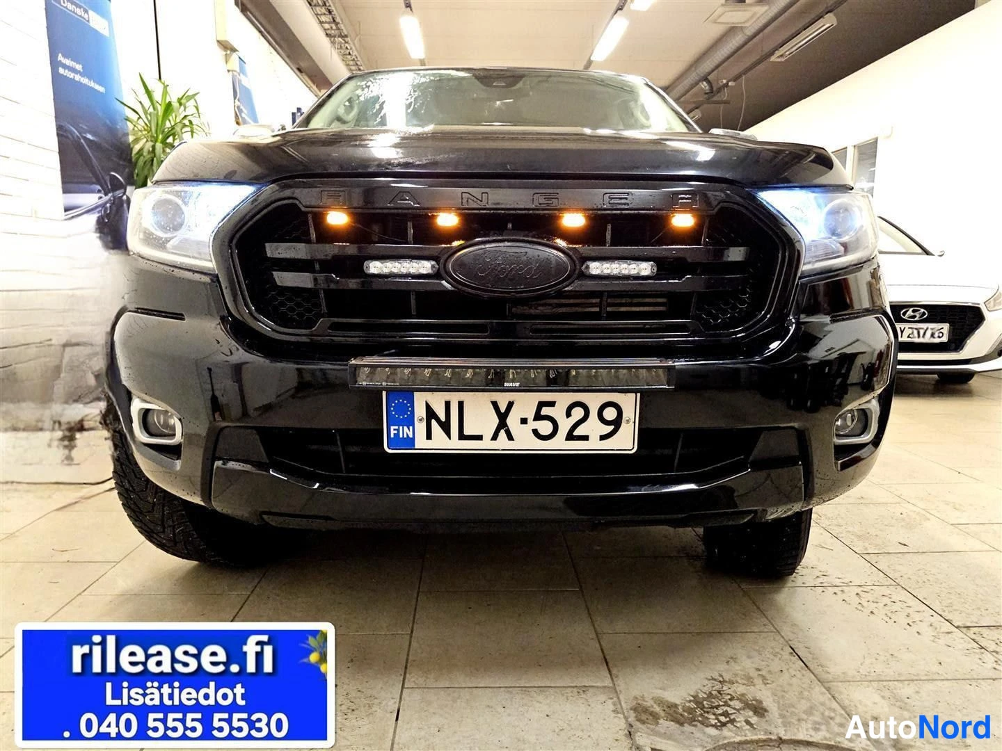 Musta Ford Ranger 2020, edestä, kuva 4