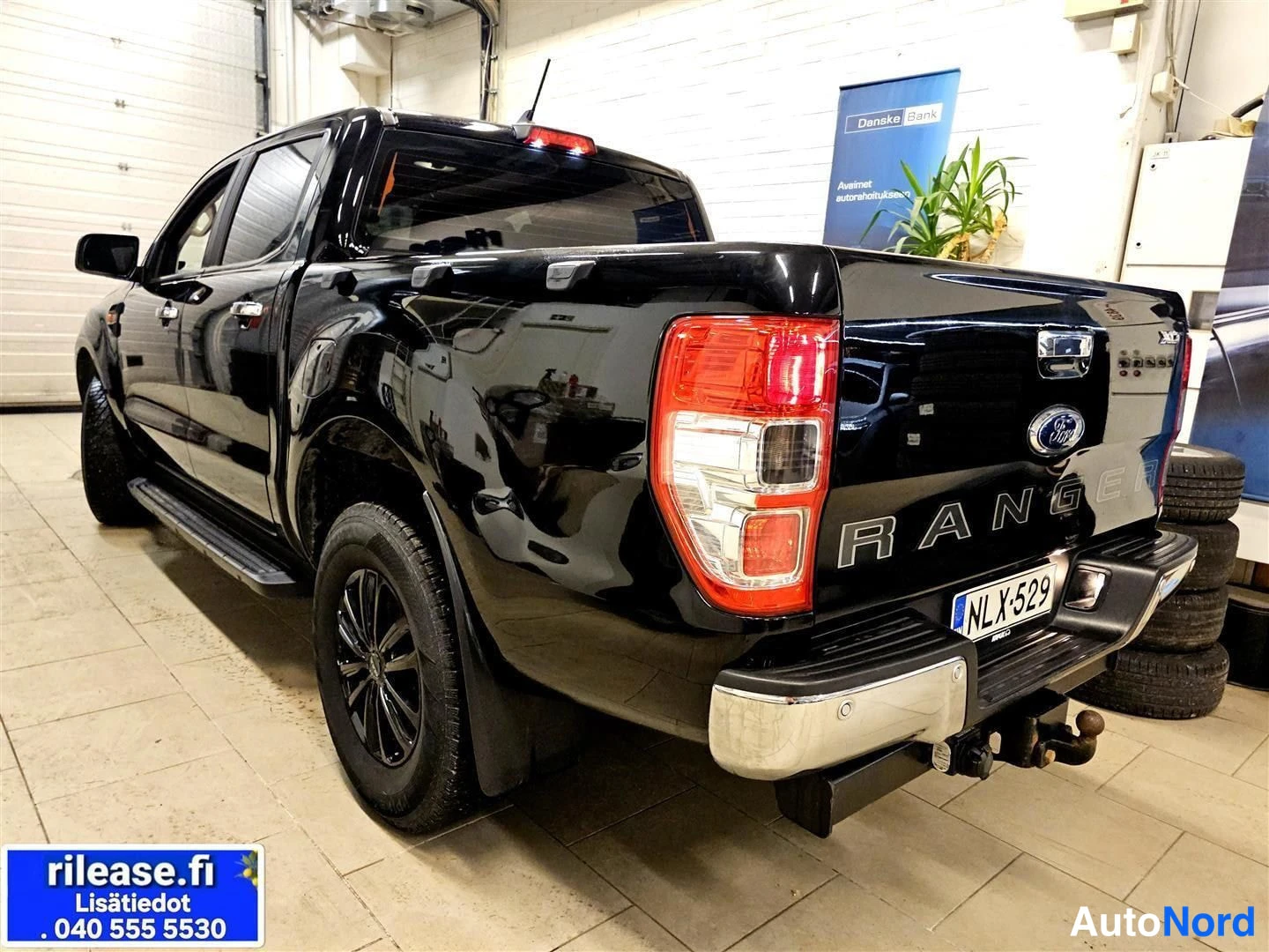 Musta Ford Ranger 2020, takaviisto, kuva 8