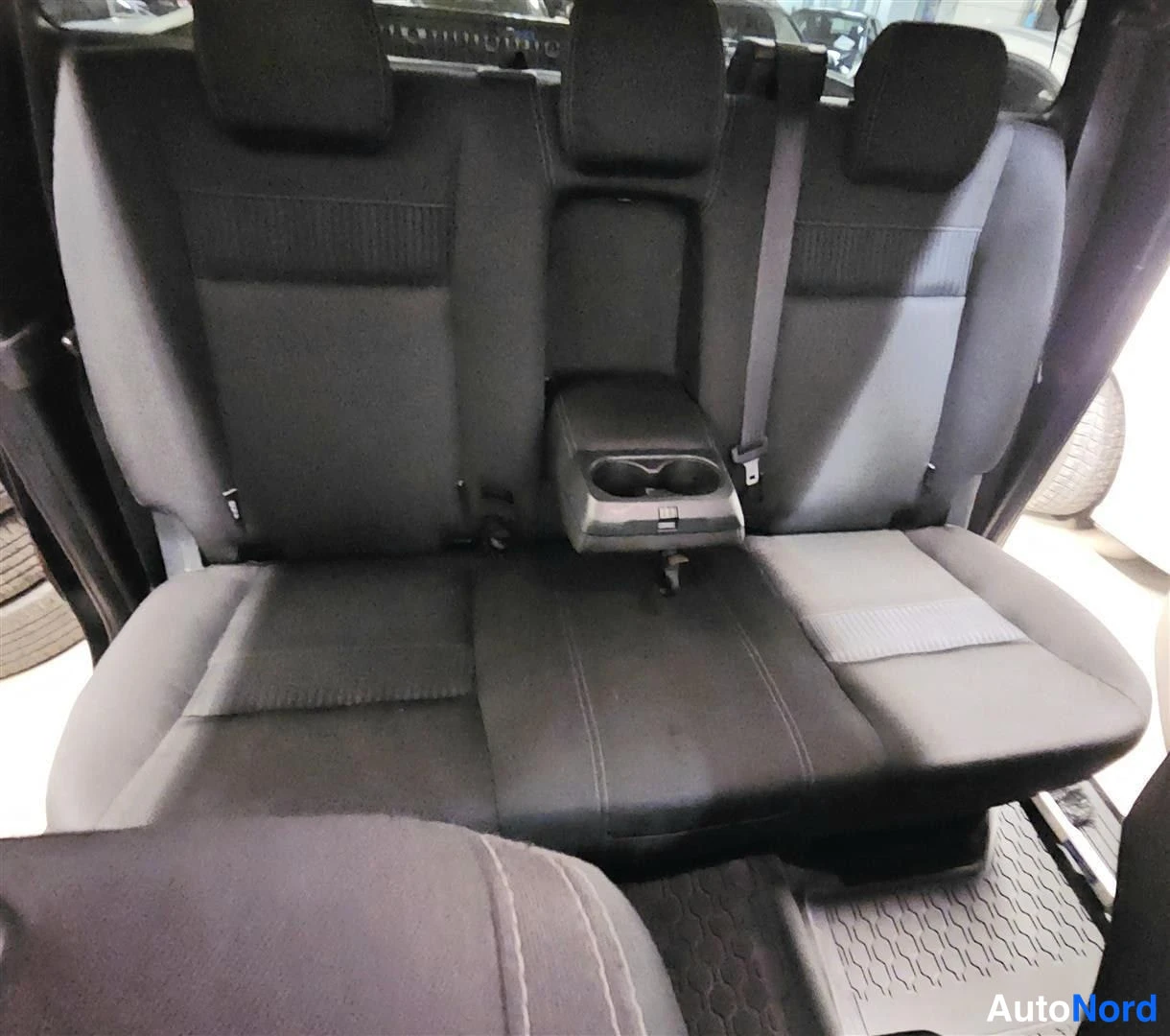 Musta Ford Ranger 2020, takaistuimet, kuva 15