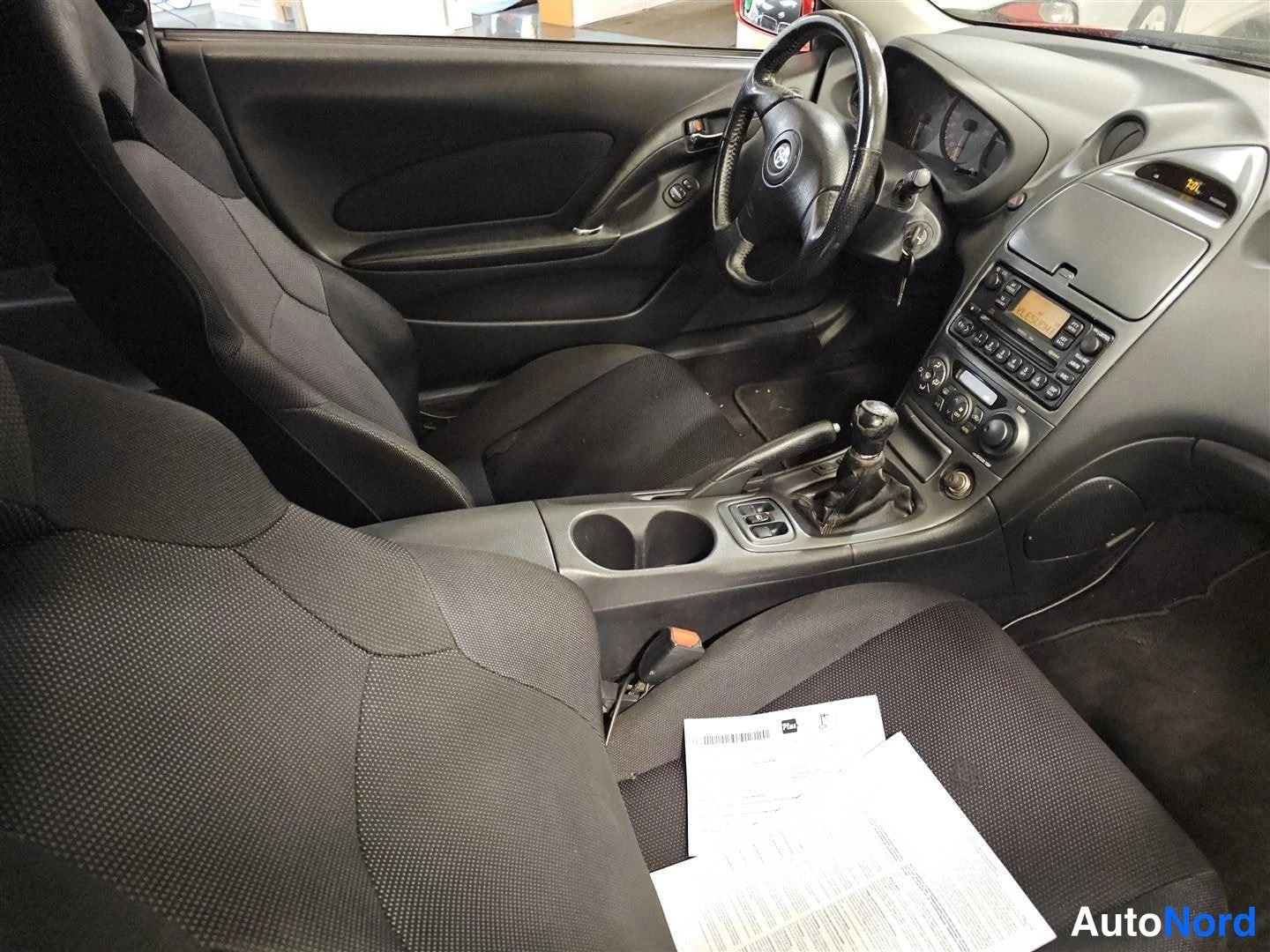 Punainen Toyota Celica 2003, ohjaamo, kuva 12