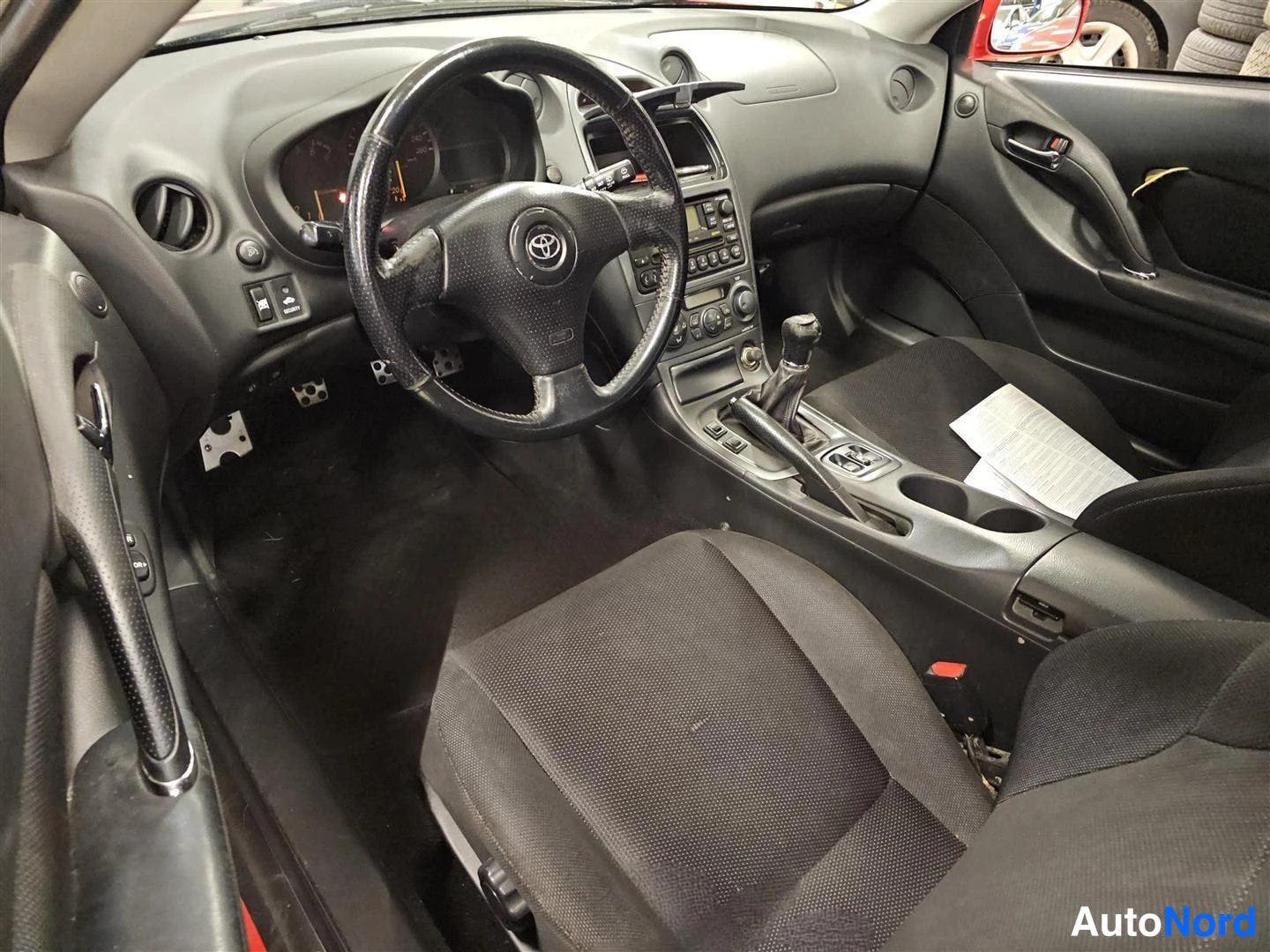 Punainen Toyota Celica 2003, ohjaamo, kuva 9