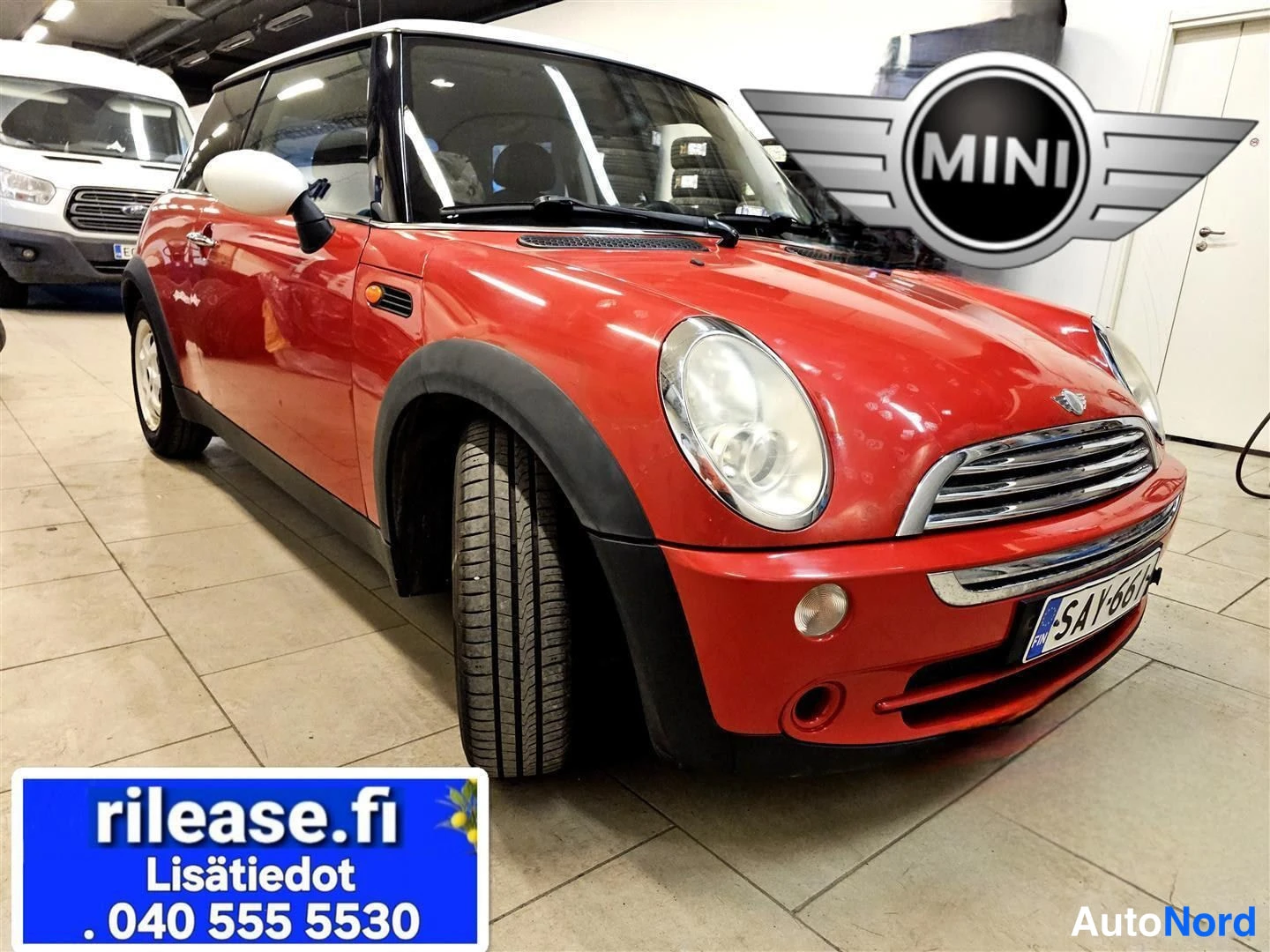 Punainen Mini Cooper 2006, etuviisto, keula oikealle, kuva 4