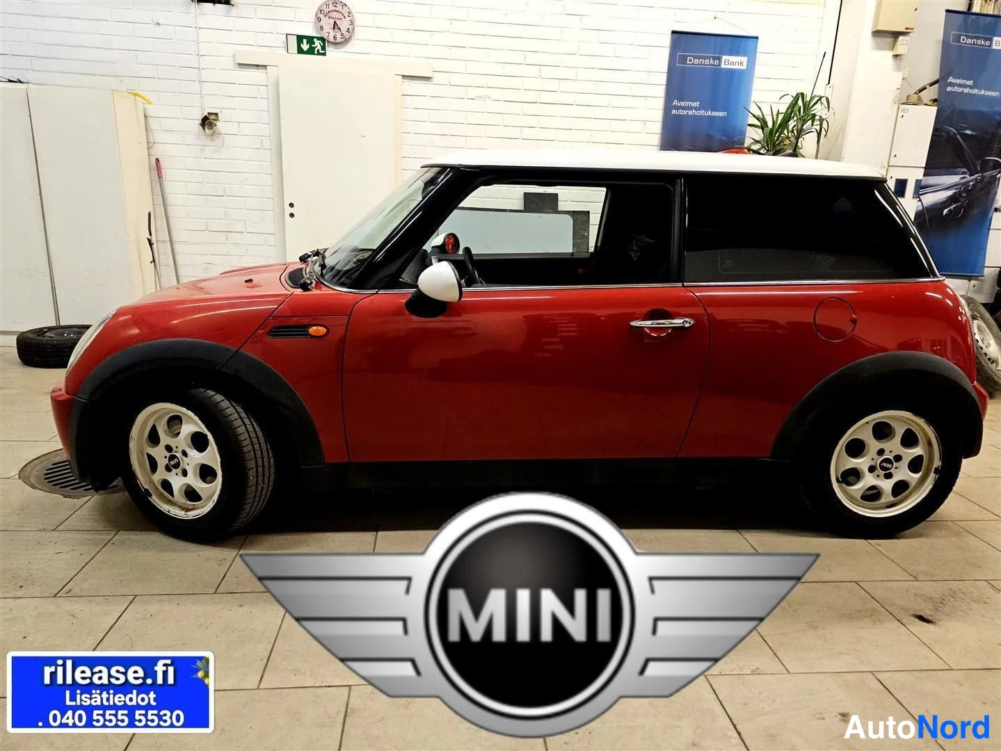 Punainen Mini Cooper 2006, etuviisto, keula vasemmalle, kuva 3