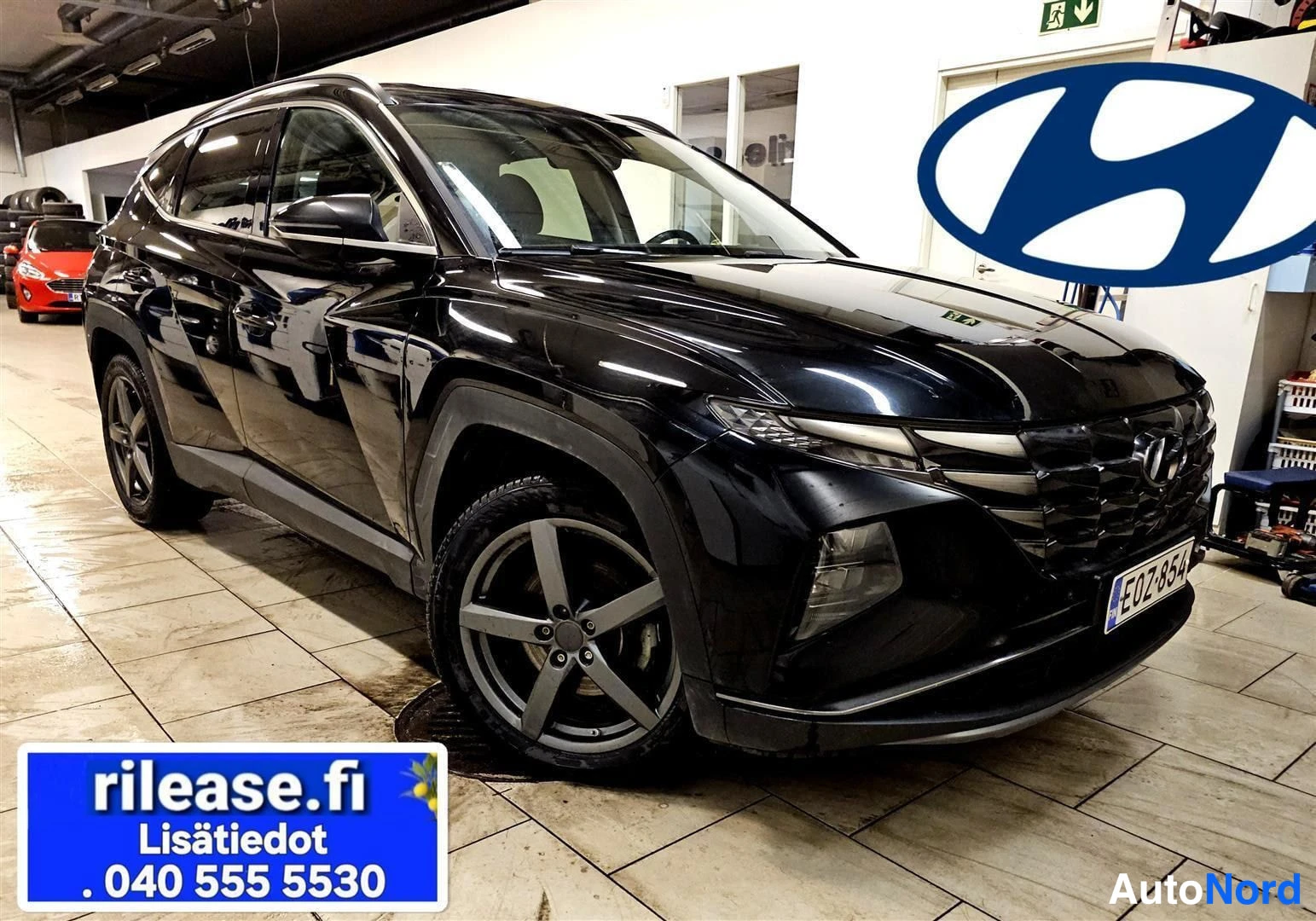 Musta Hyundai Tucson 2022, etuviisto, keula oikealle, kuva 3