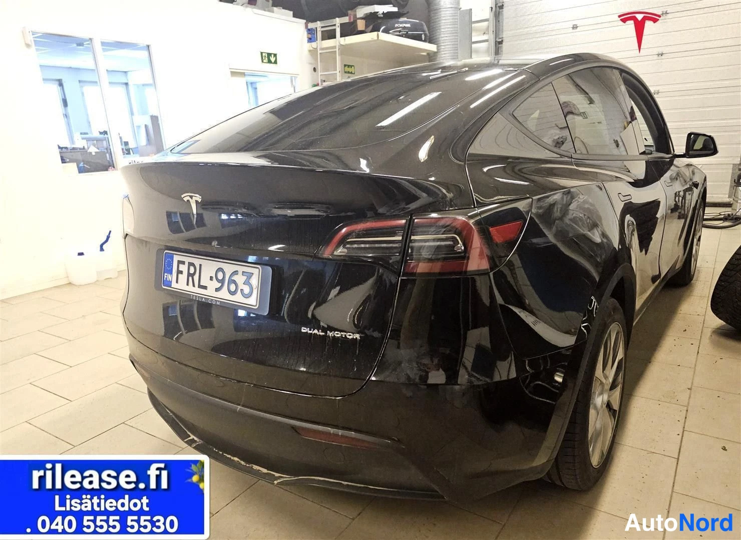 Musta Tesla Model Y 2023, takaviisto, kuva 5