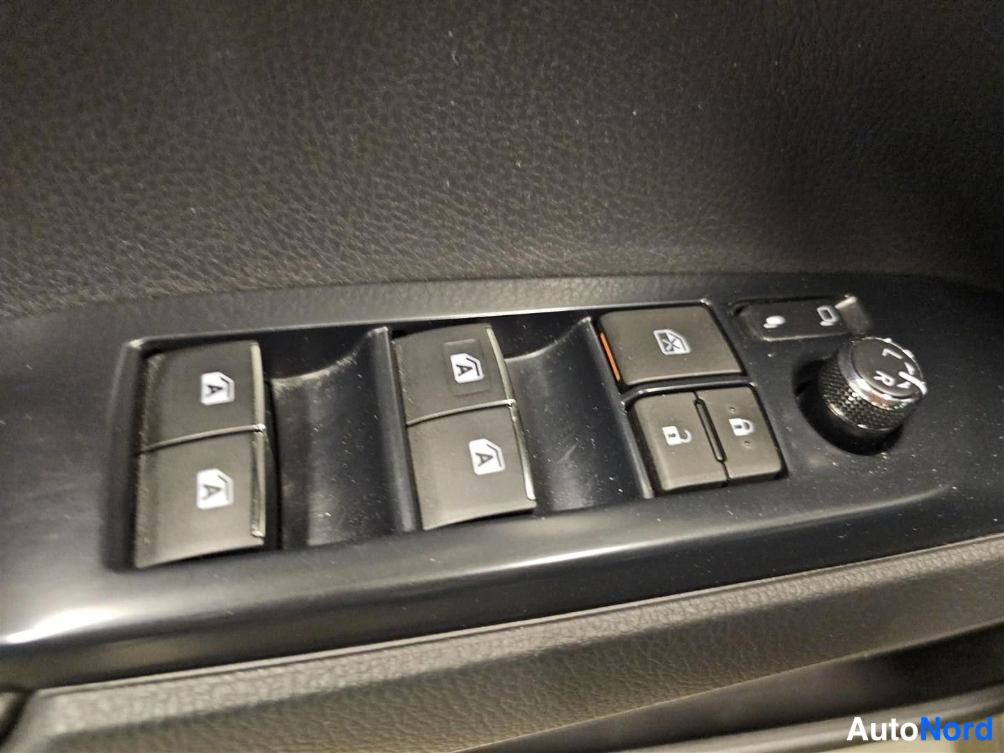 Ruskea Toyota Camry 2019, yksityiskohta, kuva 16