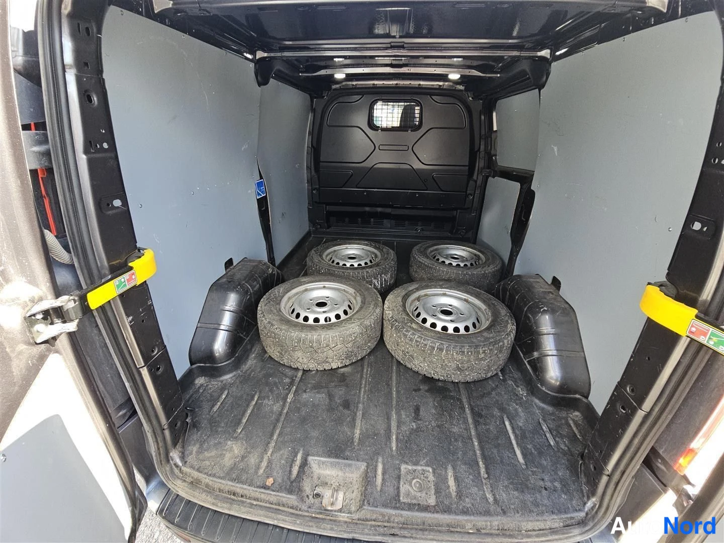 Harmaa Ford Transit Custom 2021, tavaratila, kuva 8