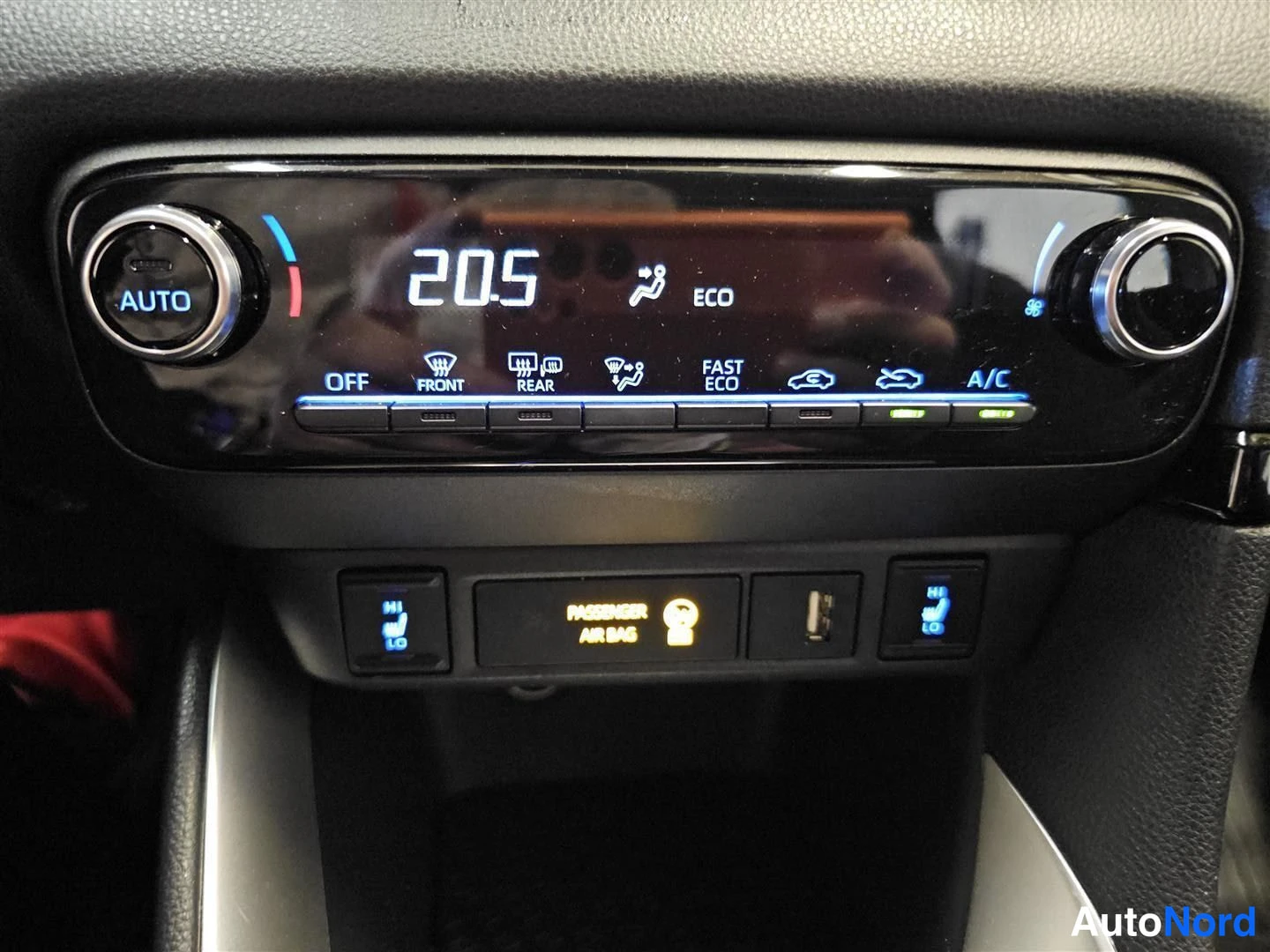 Harmaa Toyota Yaris 2023, yksityiskohta, kuva 12