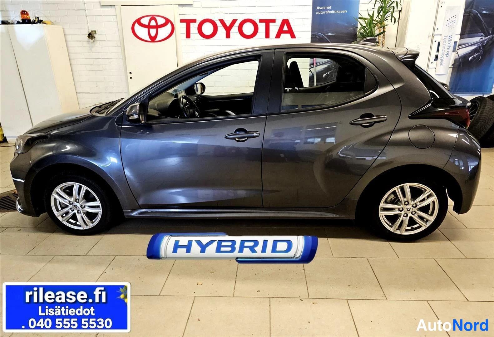 Harmaa Toyota Yaris 2023, sivulta, kuva 6