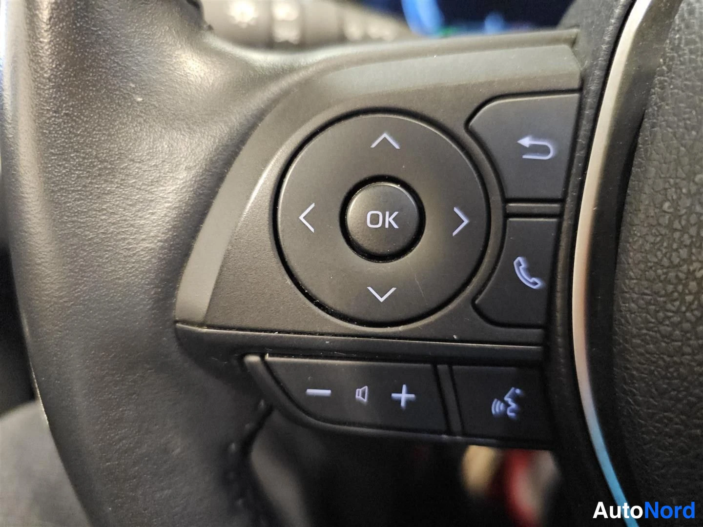 Vihreä Toyota Corolla 2023, yksityiskohta, kuva 13