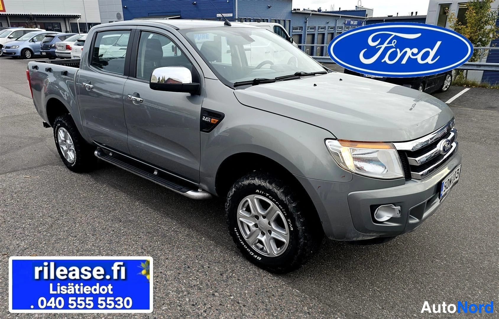 Harmaa Ford Ranger 2013, etuviisto, keula oikealle, kuva 2