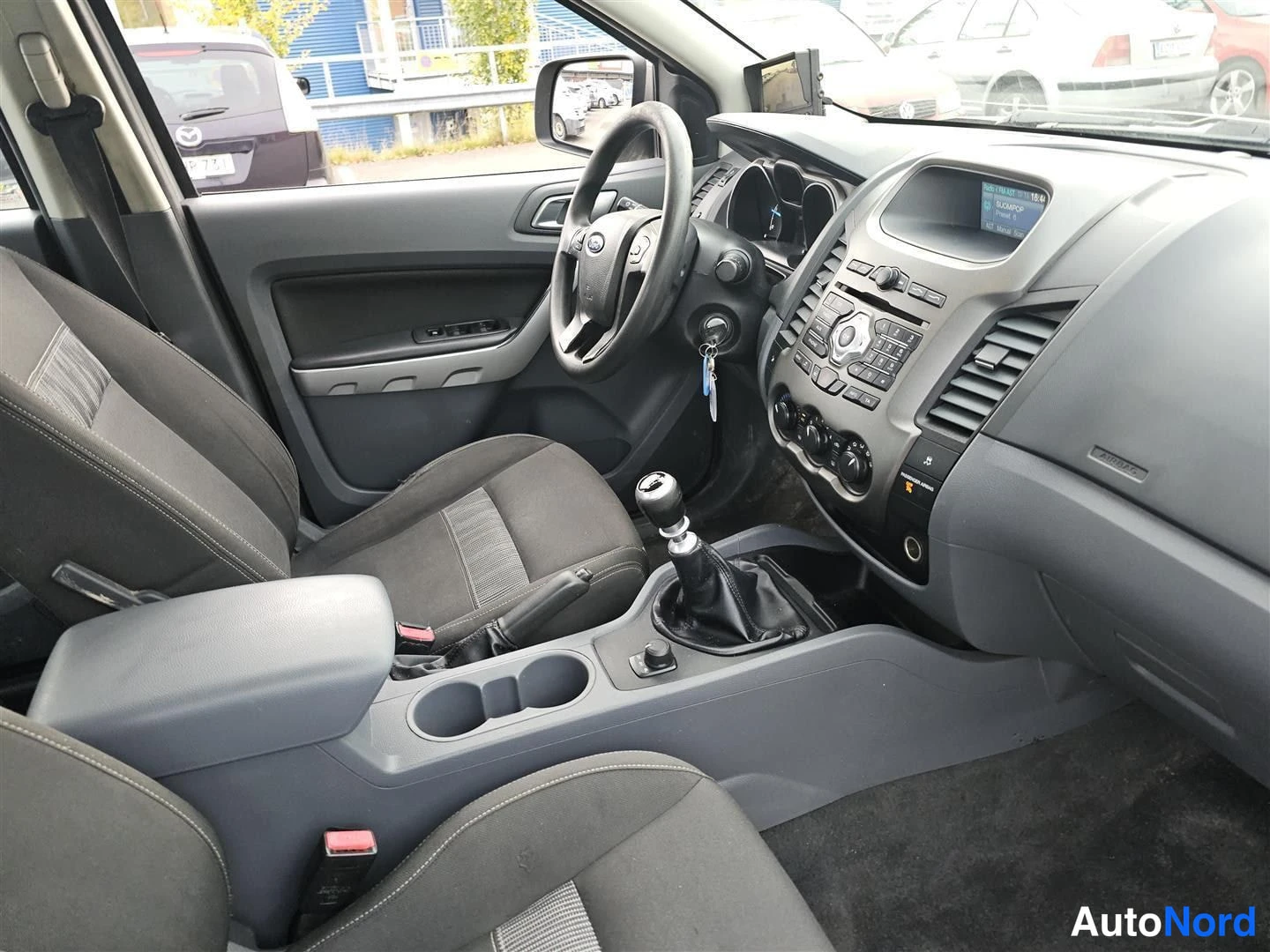 Harmaa Ford Ranger 2013, ohjaamo, kuva 7