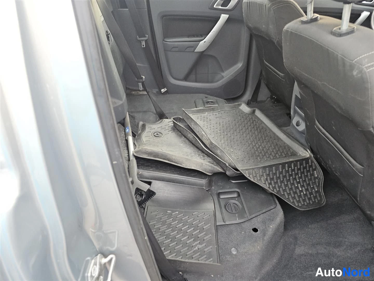 Harmaa Ford Ranger 2013, tavaratila, kuva 9