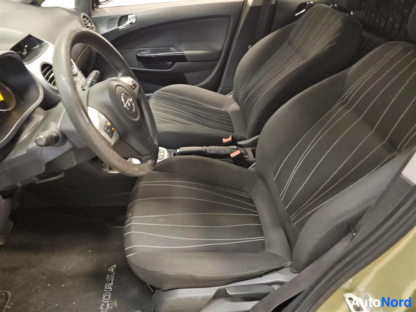 Opel Corsa 2008, etuistuimet, kuva 10