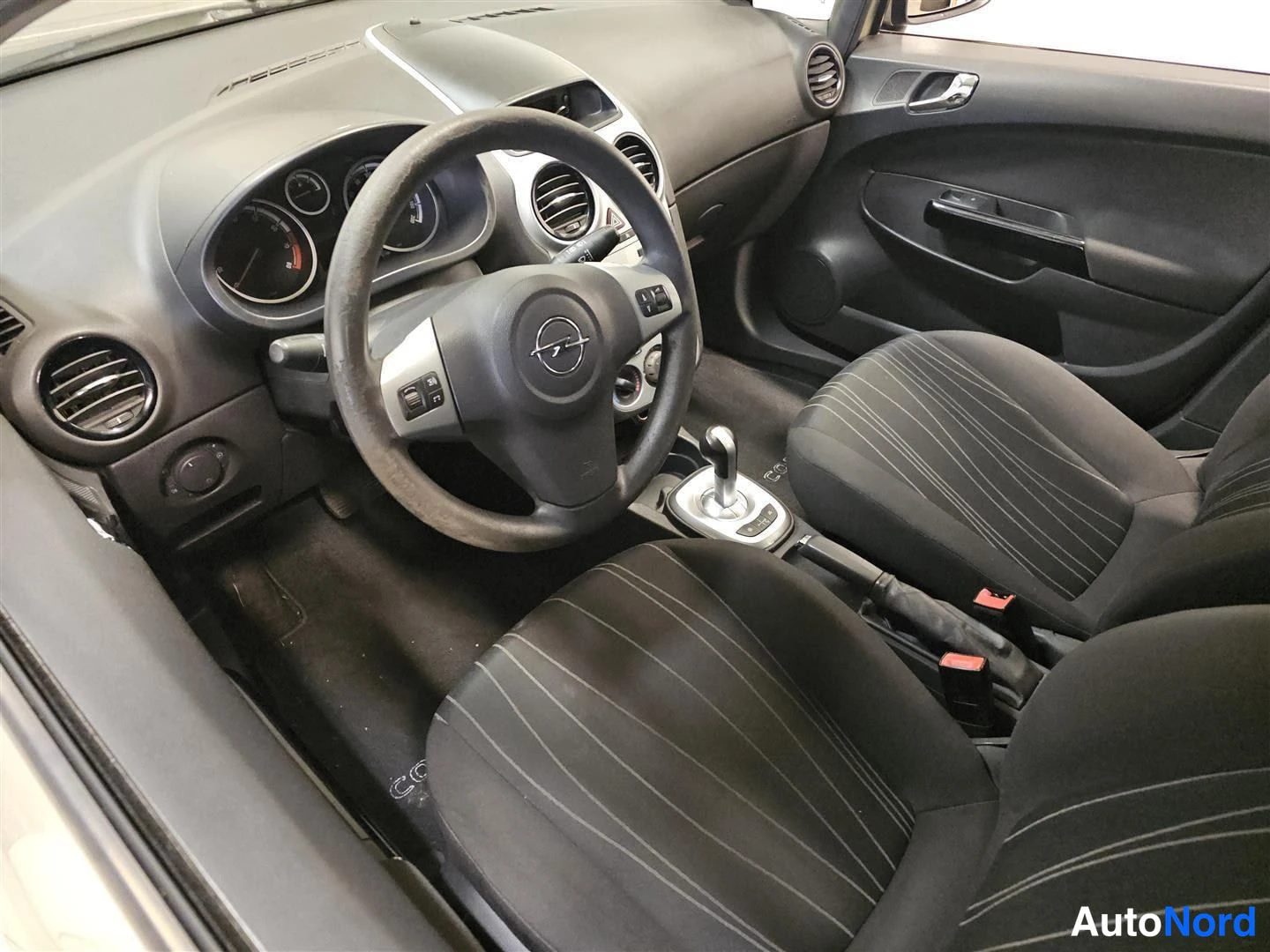 Opel Corsa 2008, ohjaamo, kuva 7