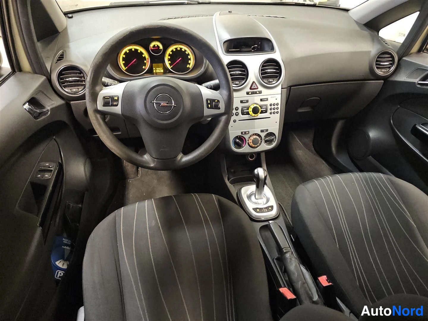 Opel Corsa 2008, ohjaamo, kuva 8