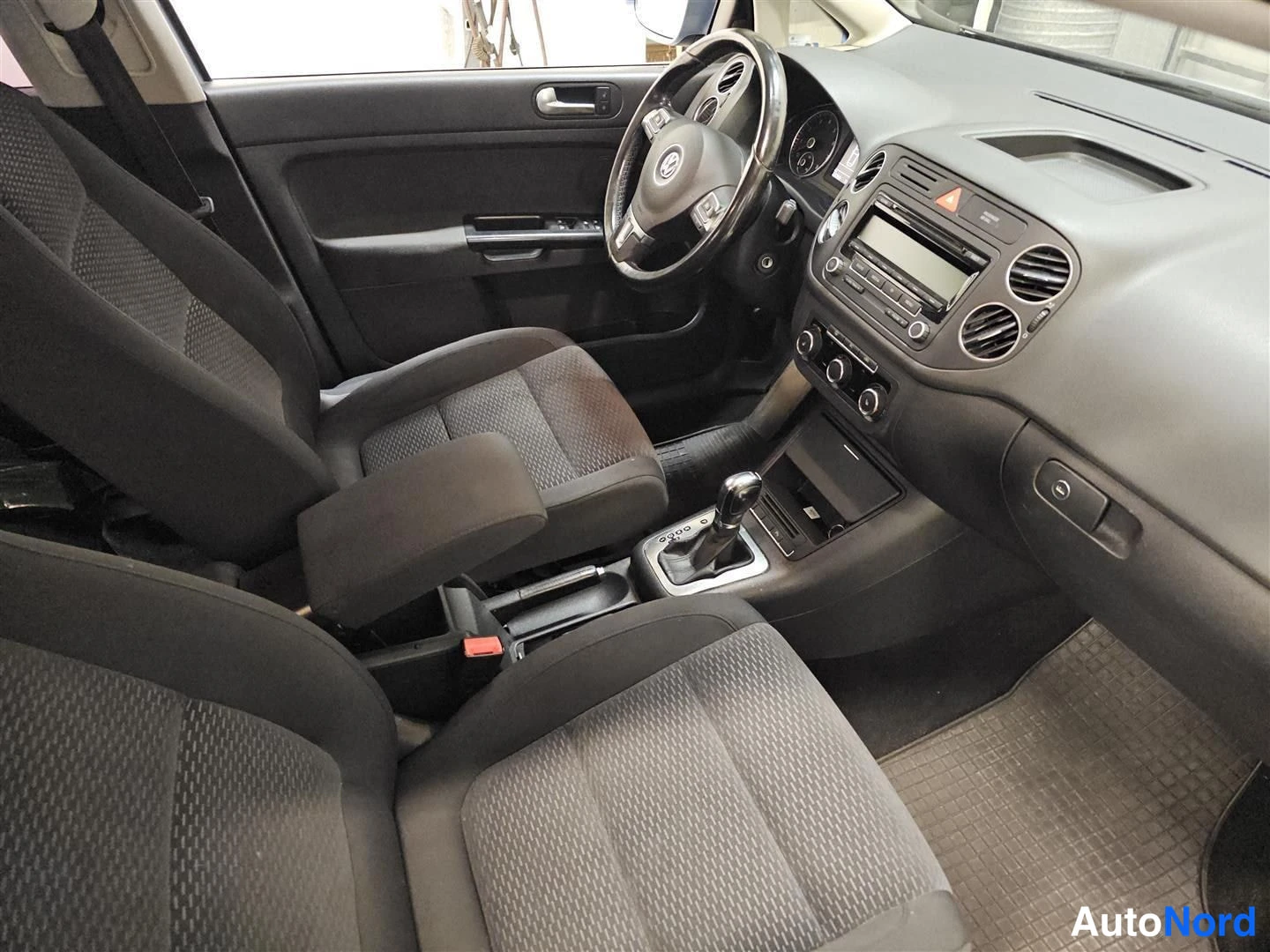 Sininen Volkswagen Golf Plus 2011, ohjaamo, kuva 7