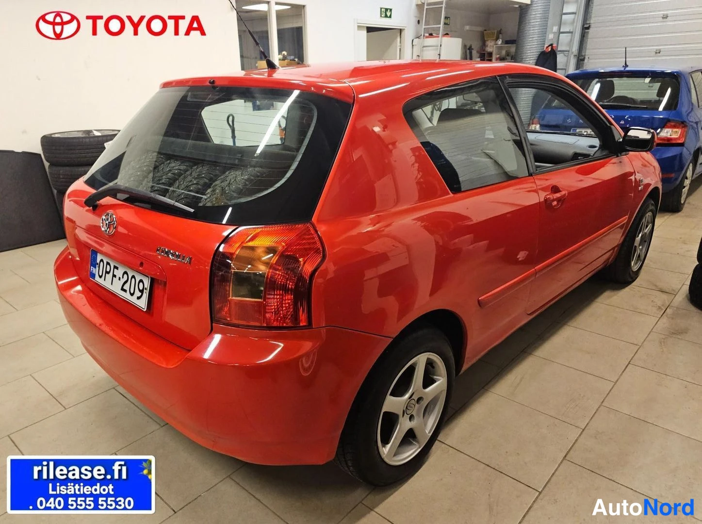 Punainen Toyota Corolla 2002, takaviisto, kuva 4