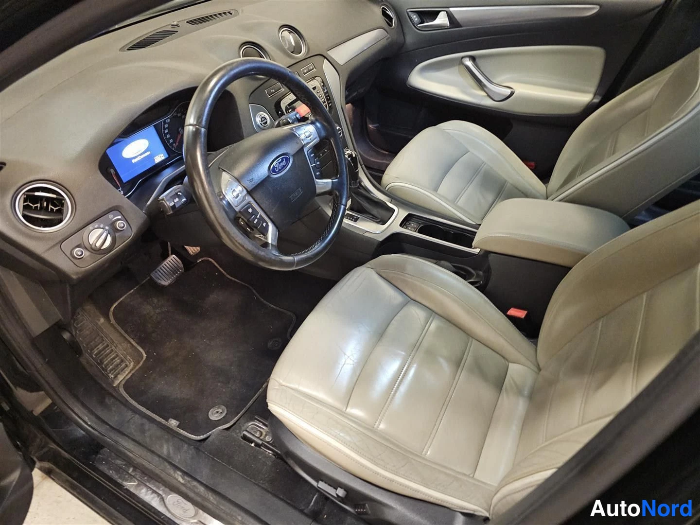 Ford Mondeo 2011, ohjaamo, kuva 3