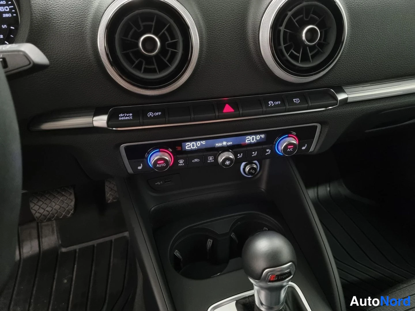 Musta Audi A3 Sportback 2018, yksityiskohta, kuva 16