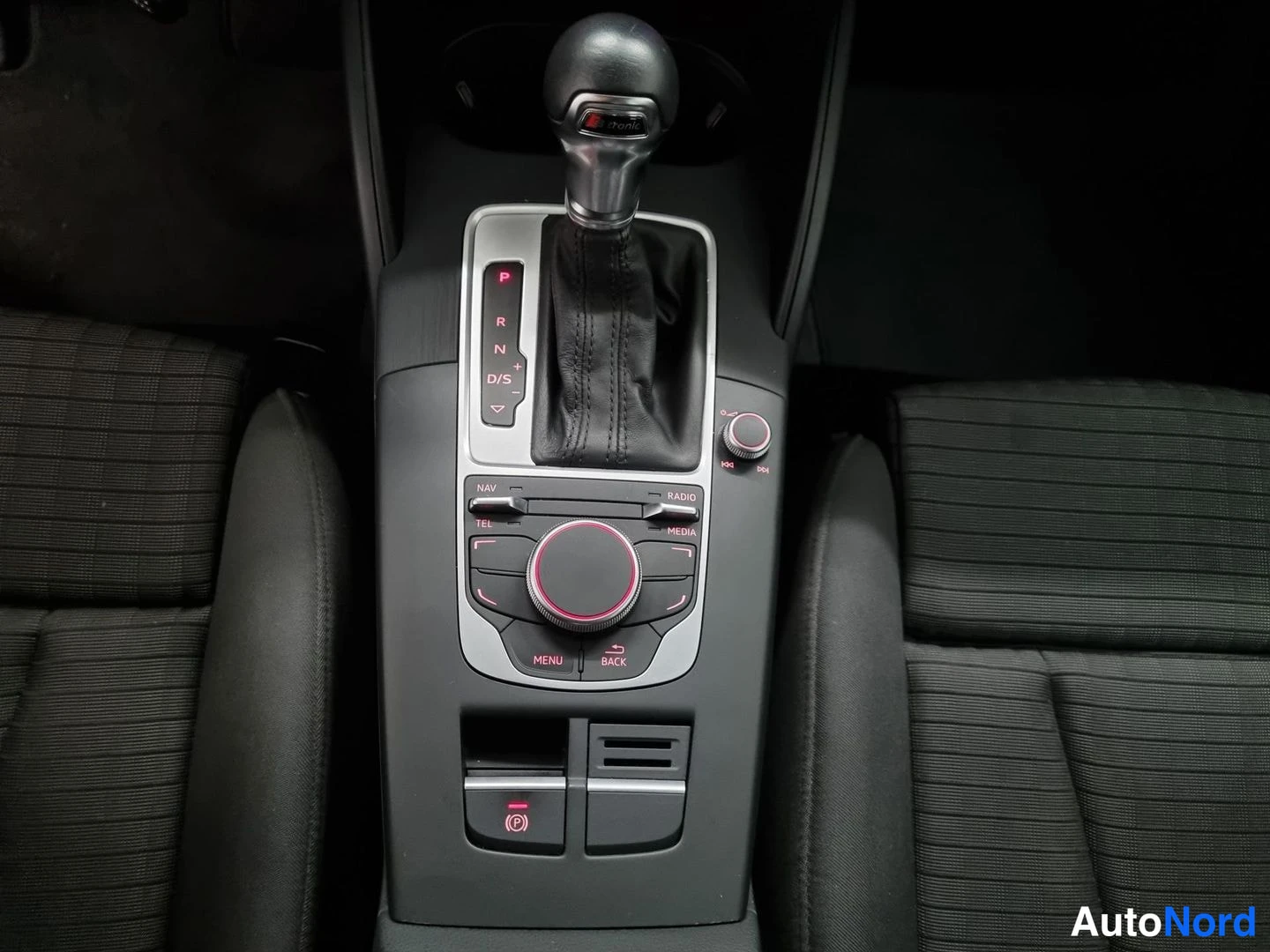 Harmaa Audi A3 Sportback 2016, yksityiskohta, kuva 18