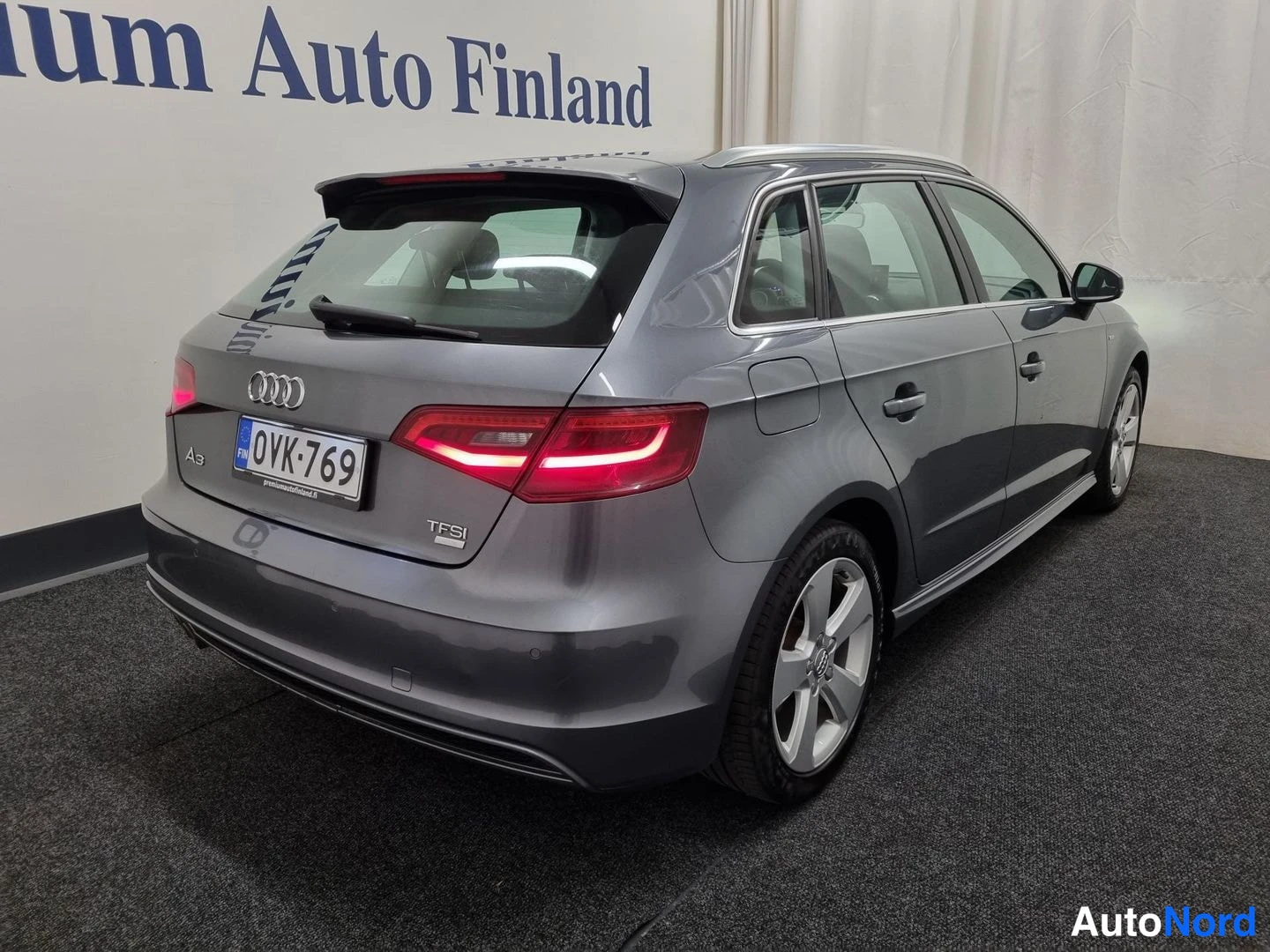 Harmaa Audi A3 Sportback 2016, takaviisto, kuva 4