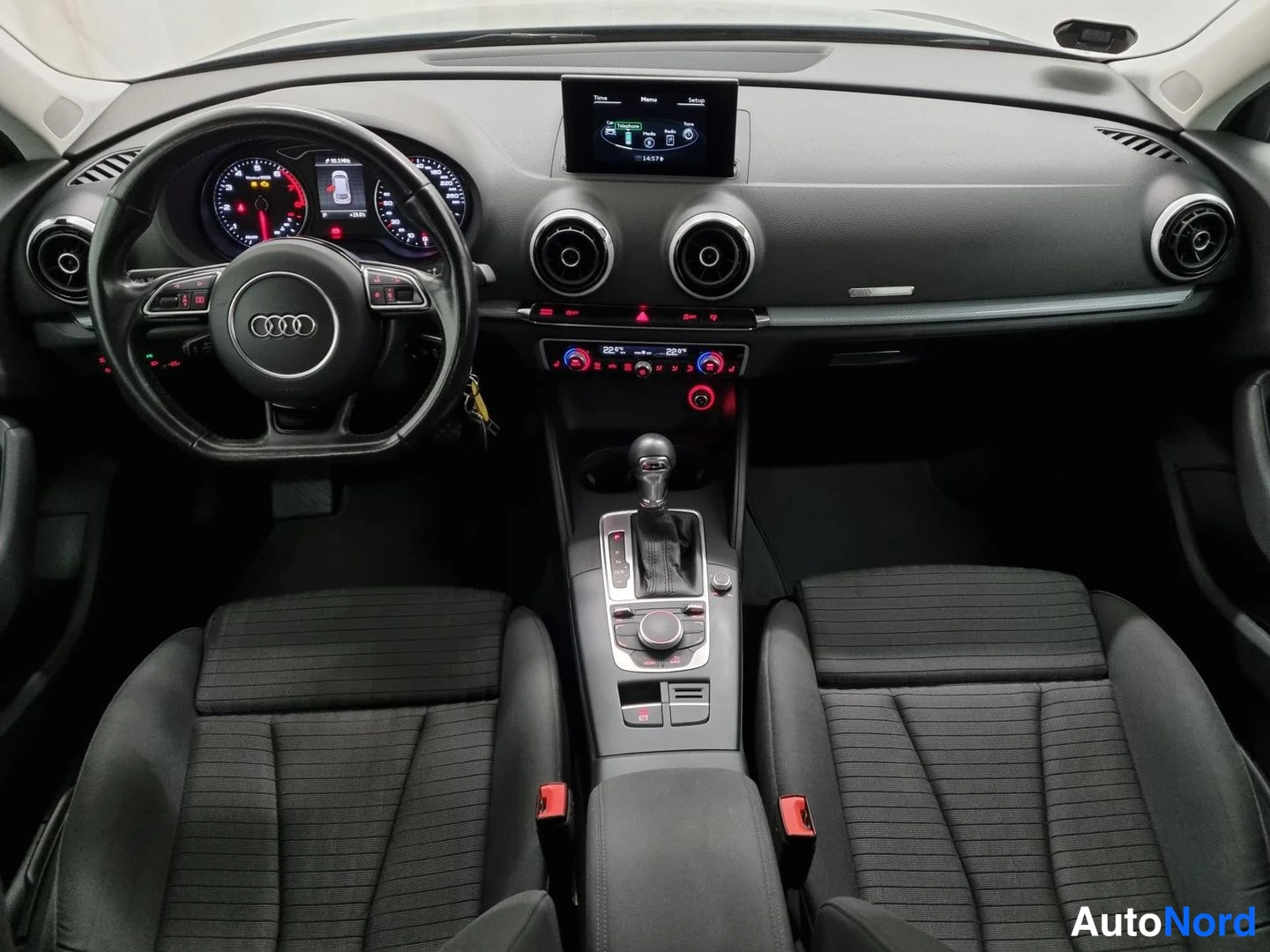 Harmaa Audi A3 Sportback 2016, ohjaamo, kuva 6