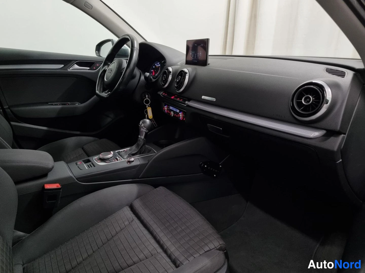 Harmaa Audi A3 Sportback 2016, ohjaamo, kuva 7