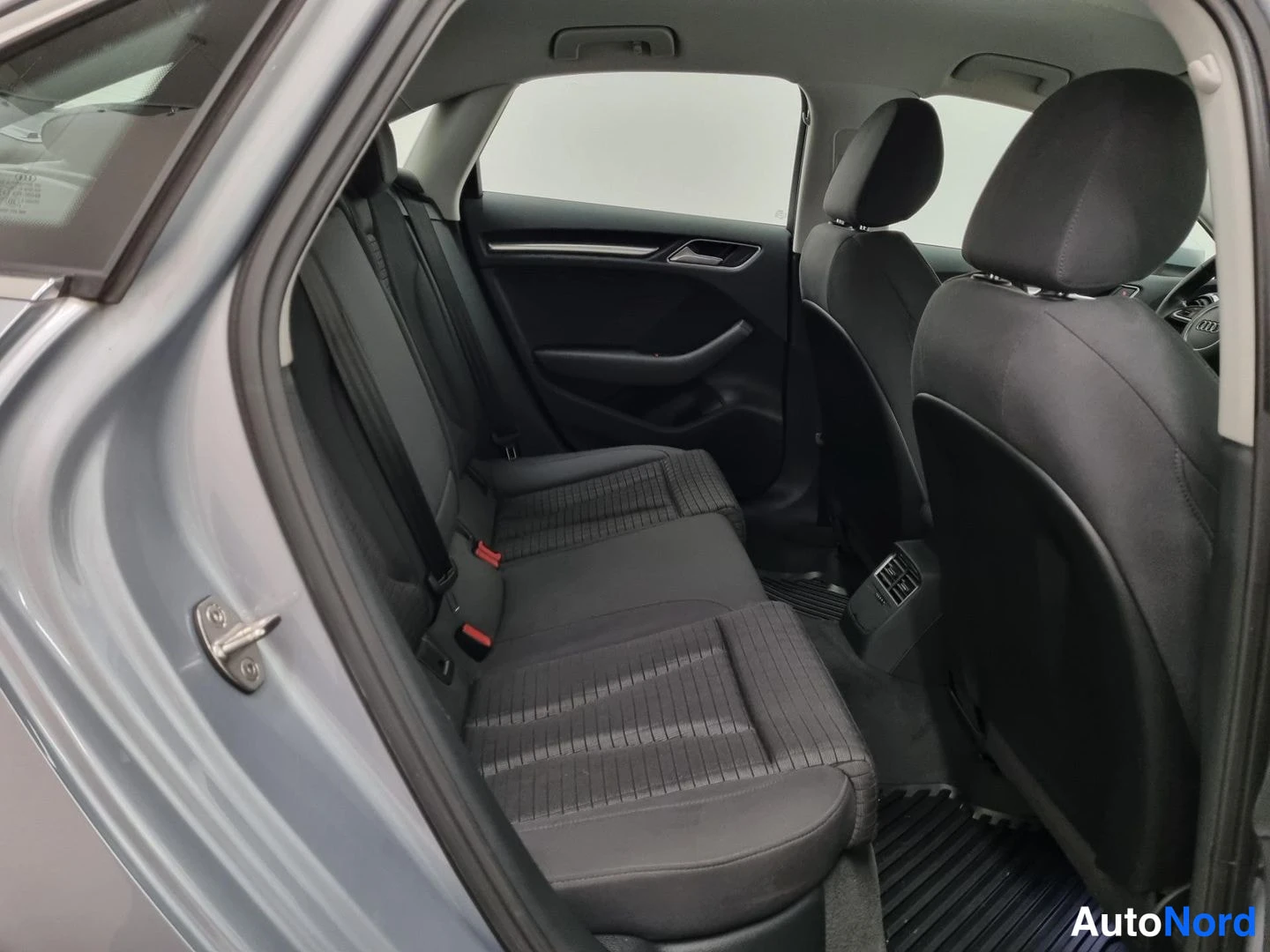 Hopea Audi A3 2016, takaistuimet, kuva 12