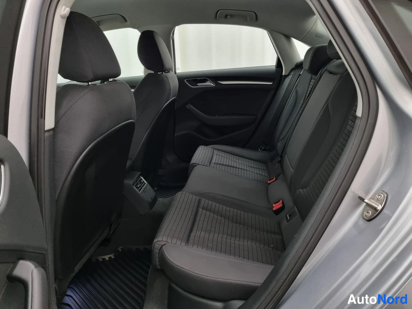 Hopea Audi A3 2016, takaistuimet, kuva 13
