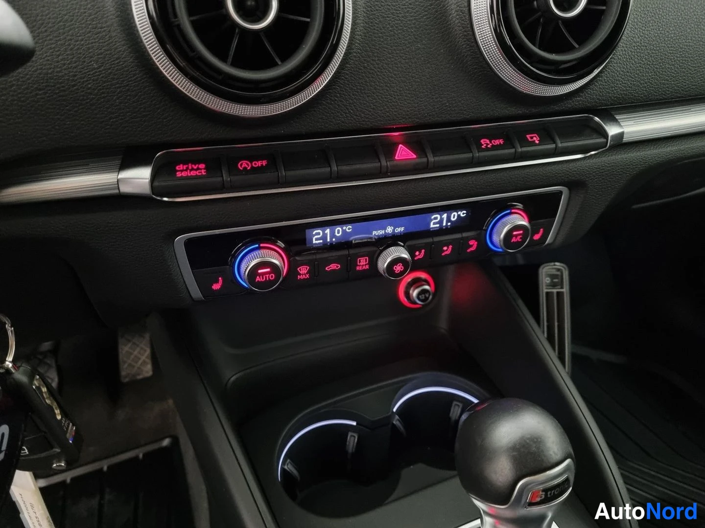 Hopea Audi A3 2016, yksityiskohta, kuva 17