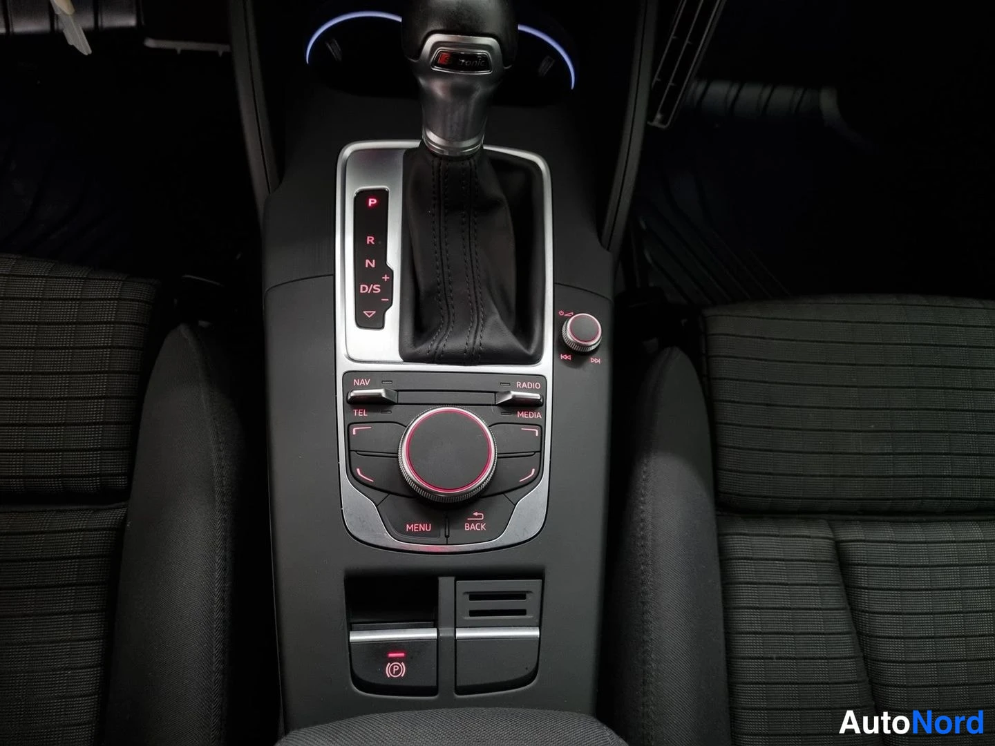Hopea Audi A3 2016, yksityiskohta, kuva 18