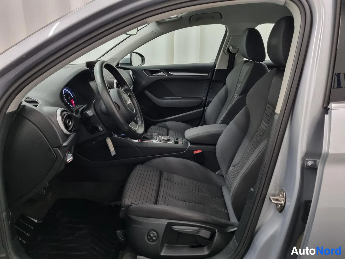 Hopea Audi A3 2016, ohjaamo, kuva 5