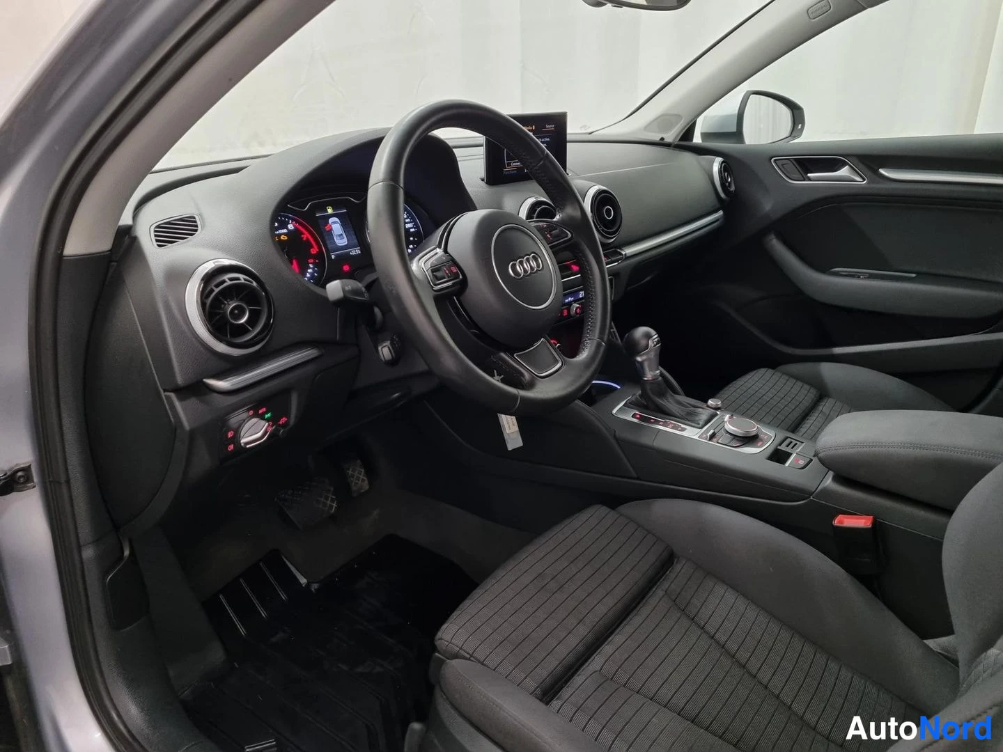 Hopea Audi A3 2016, ohjaamo, kuva 6