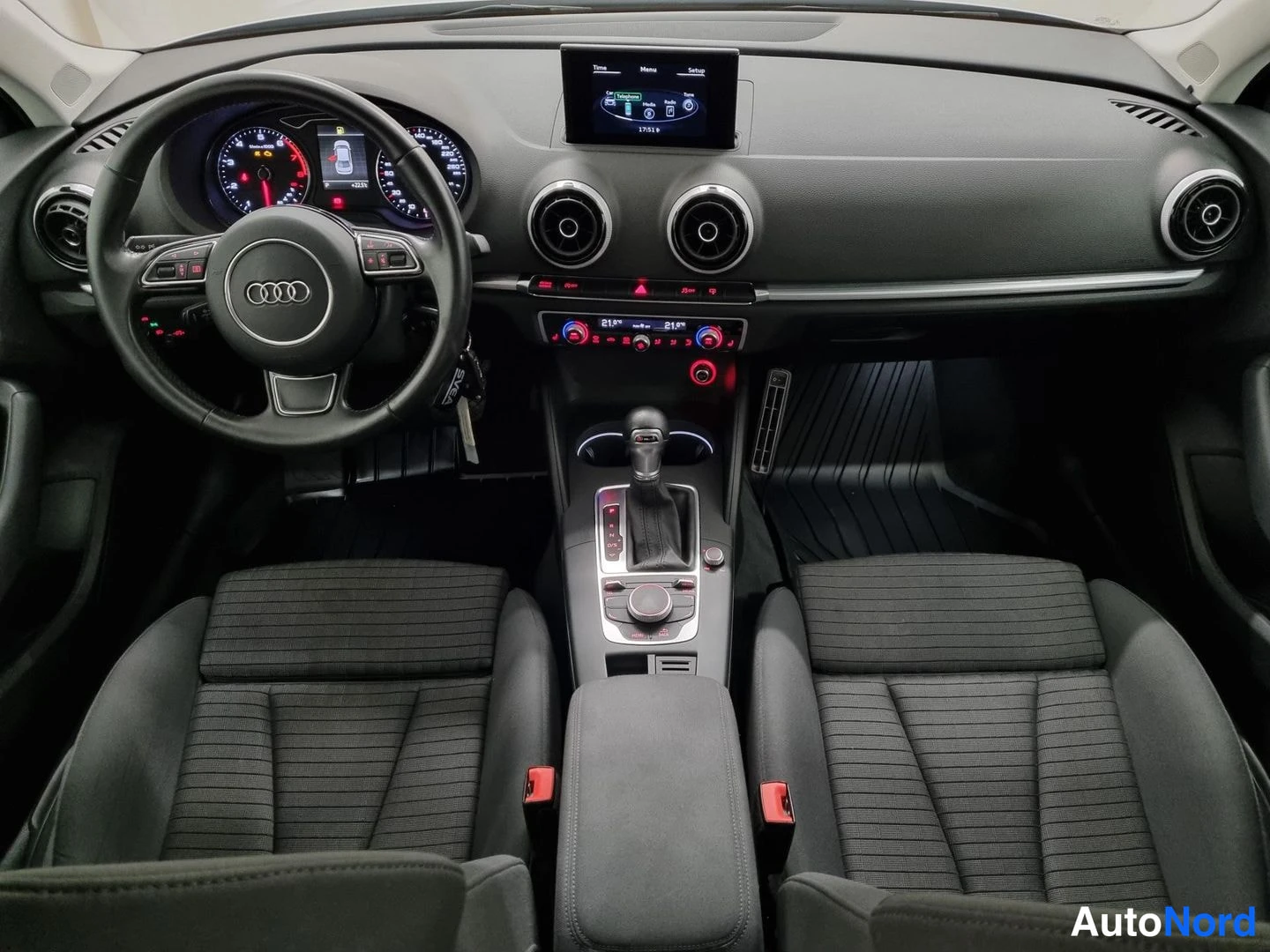 Hopea Audi A3 2016, ohjaamo, kuva 7