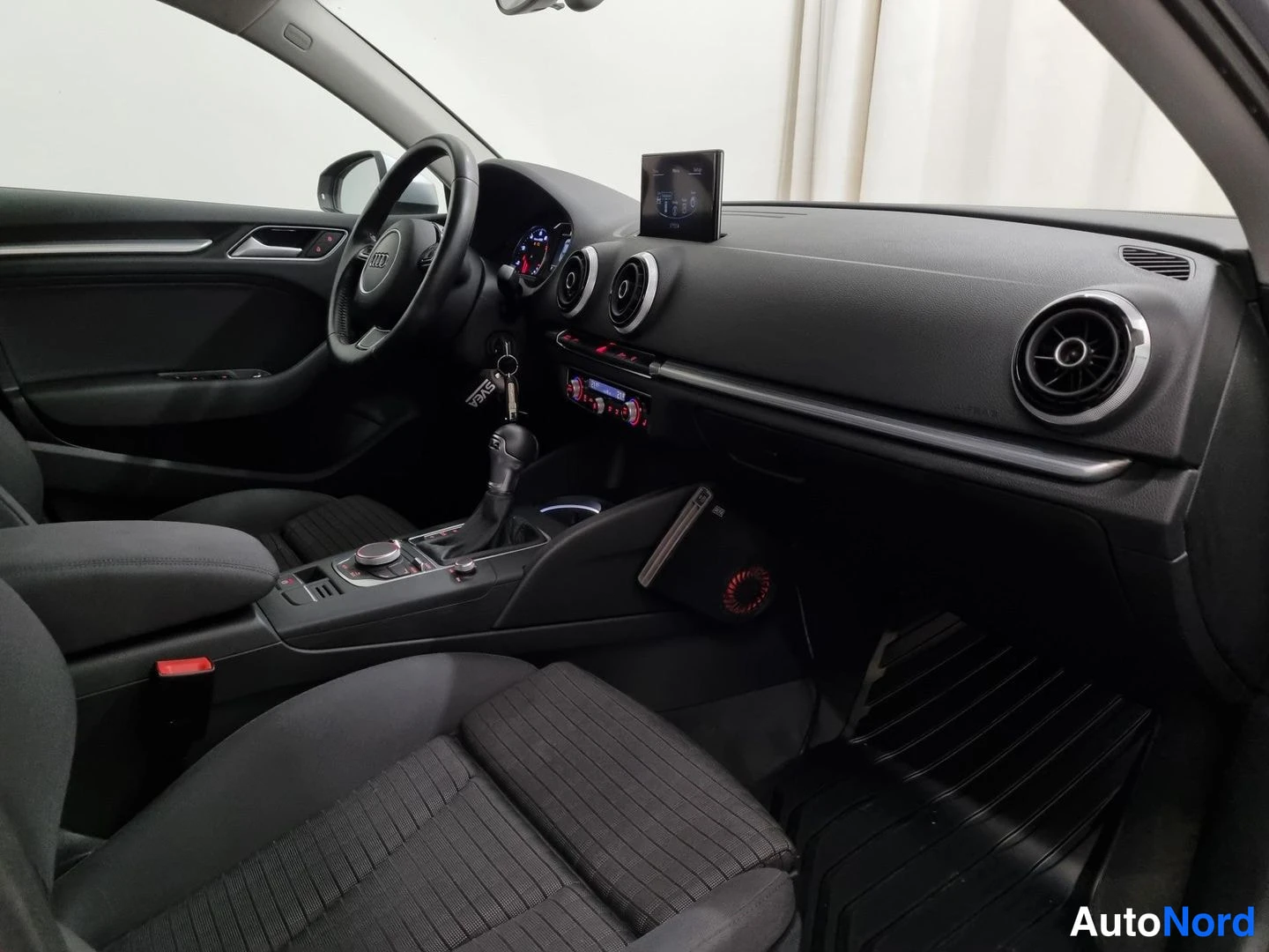 Hopea Audi A3 2016, ohjaamo, kuva 8